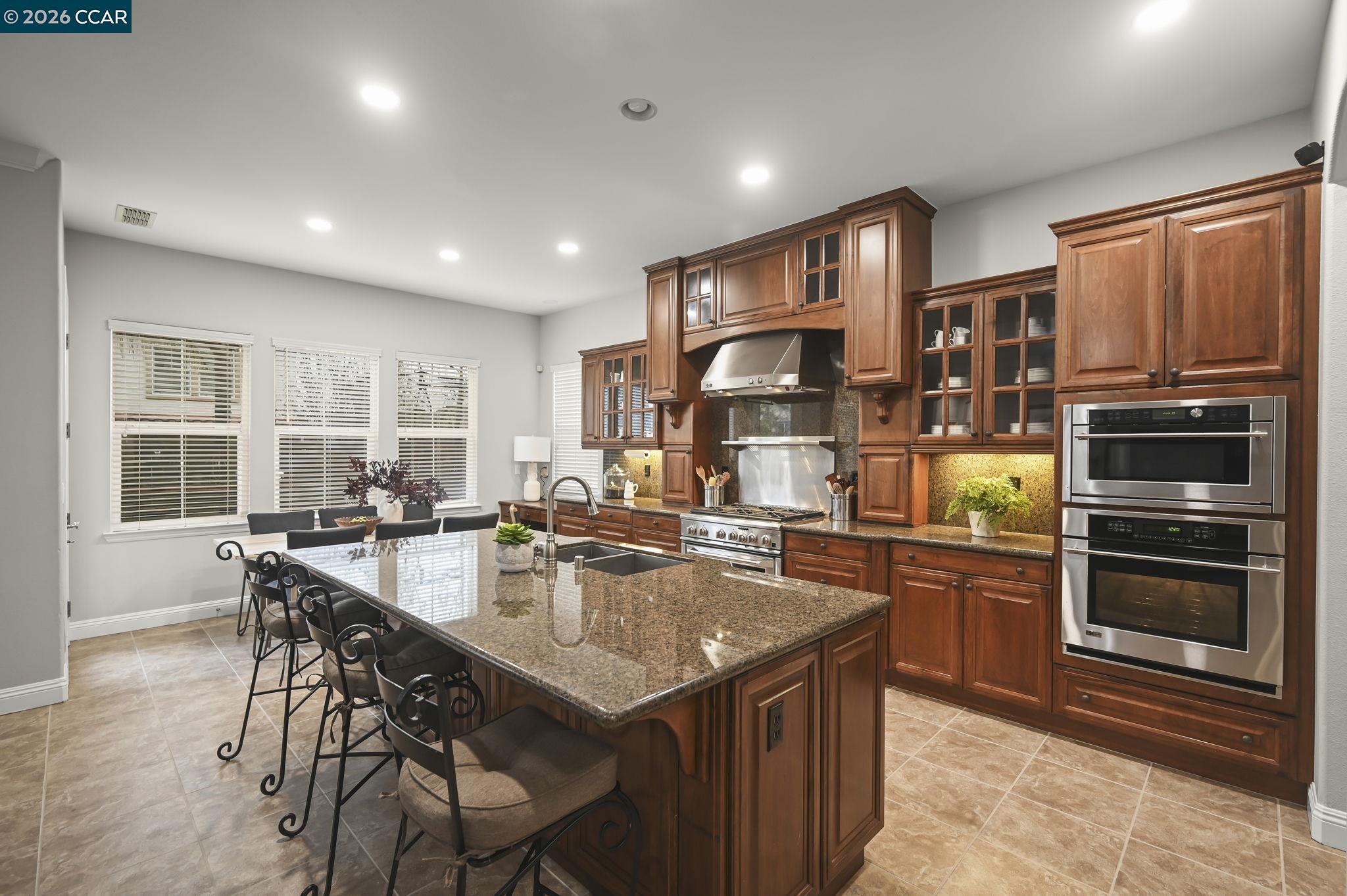 Detail Gallery Image 14 of 42 For 400 Marsanne Ct, Danville,  CA 94506 - 6 Beds | 4/1 Baths