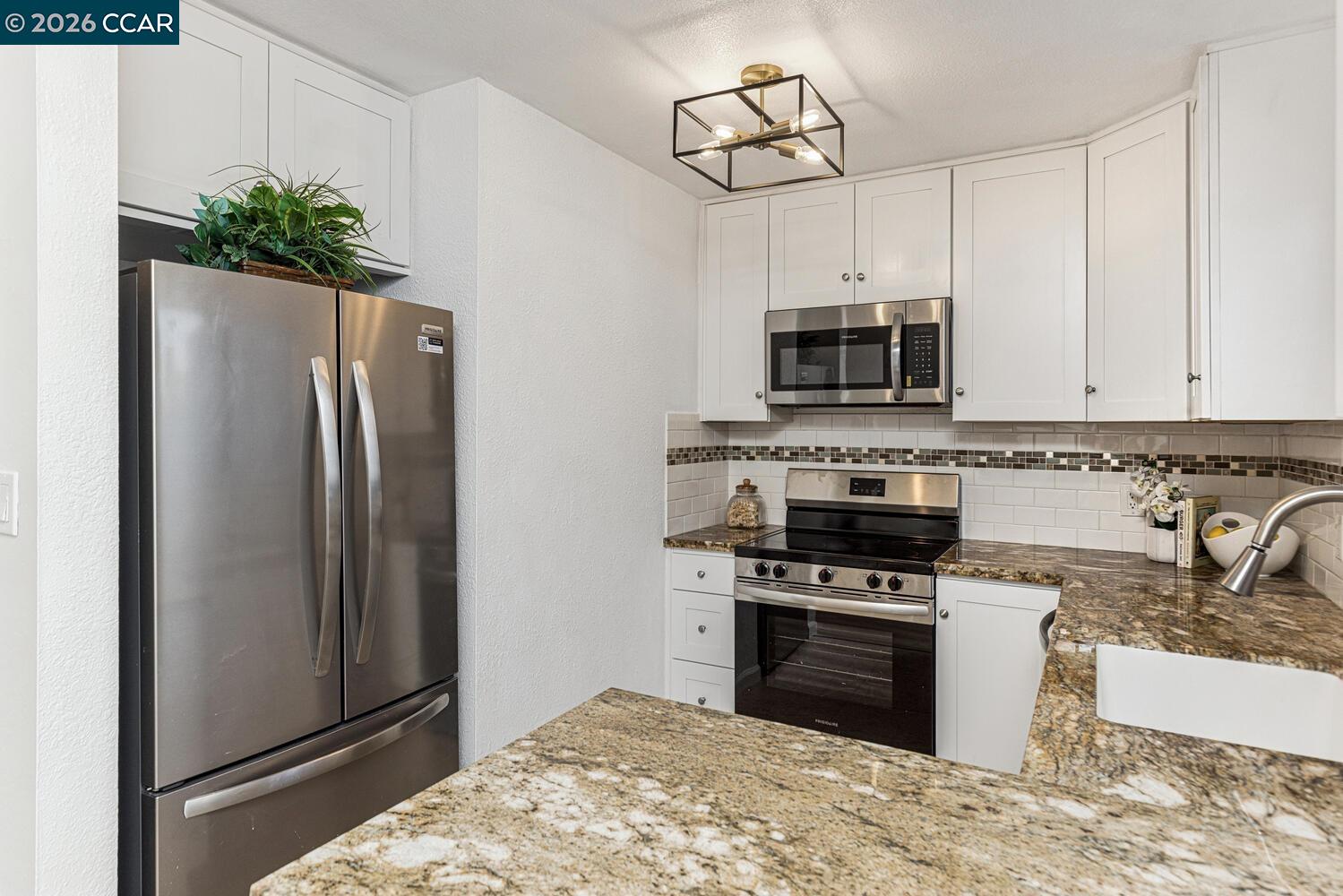Detail Gallery Image 2 of 28 For 2730 Walnut Boulevard, Walnut Creek,  CA 94506 - 2 Beds | 2 Baths