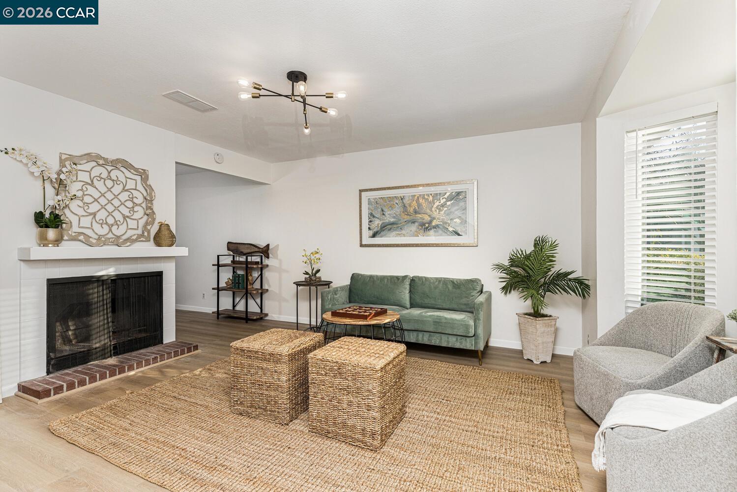 Detail Gallery Image 13 of 28 For 2730 Walnut Boulevard, Walnut Creek,  CA 94506 - 2 Beds | 2 Baths