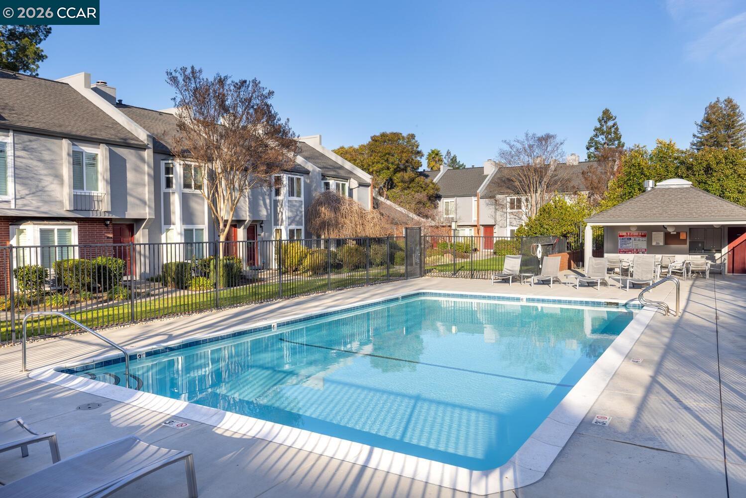 Detail Gallery Image 22 of 28 For 2730 Walnut Boulevard, Walnut Creek,  CA 94506 - 2 Beds | 2 Baths