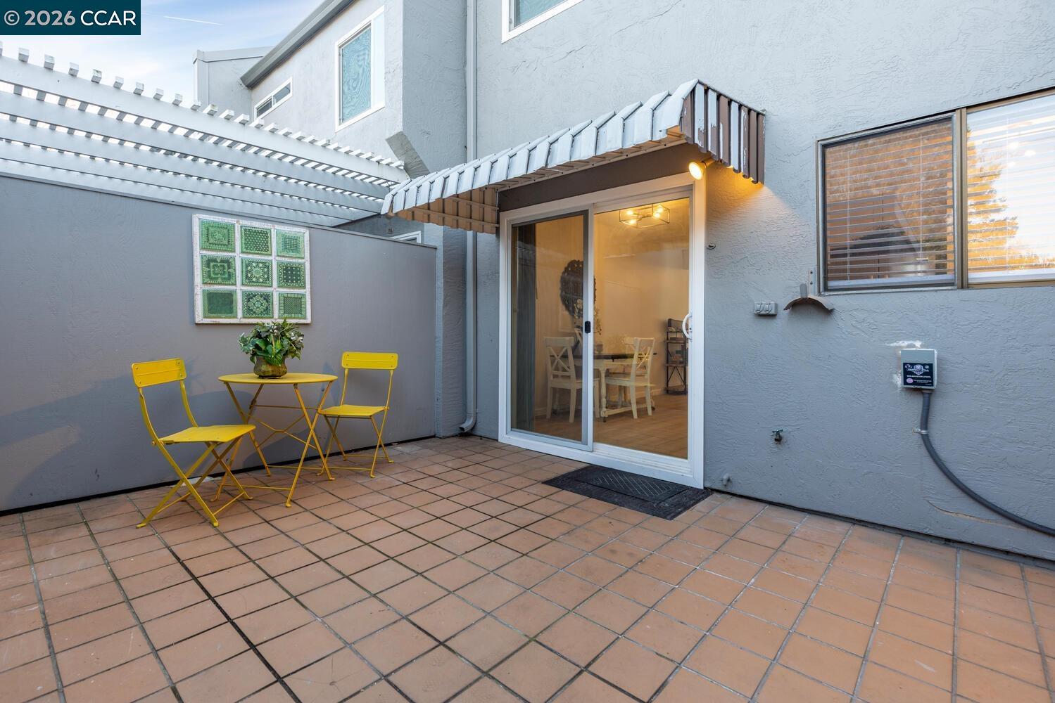 Detail Gallery Image 5 of 28 For 2730 Walnut Boulevard, Walnut Creek,  CA 94506 - 2 Beds | 2 Baths