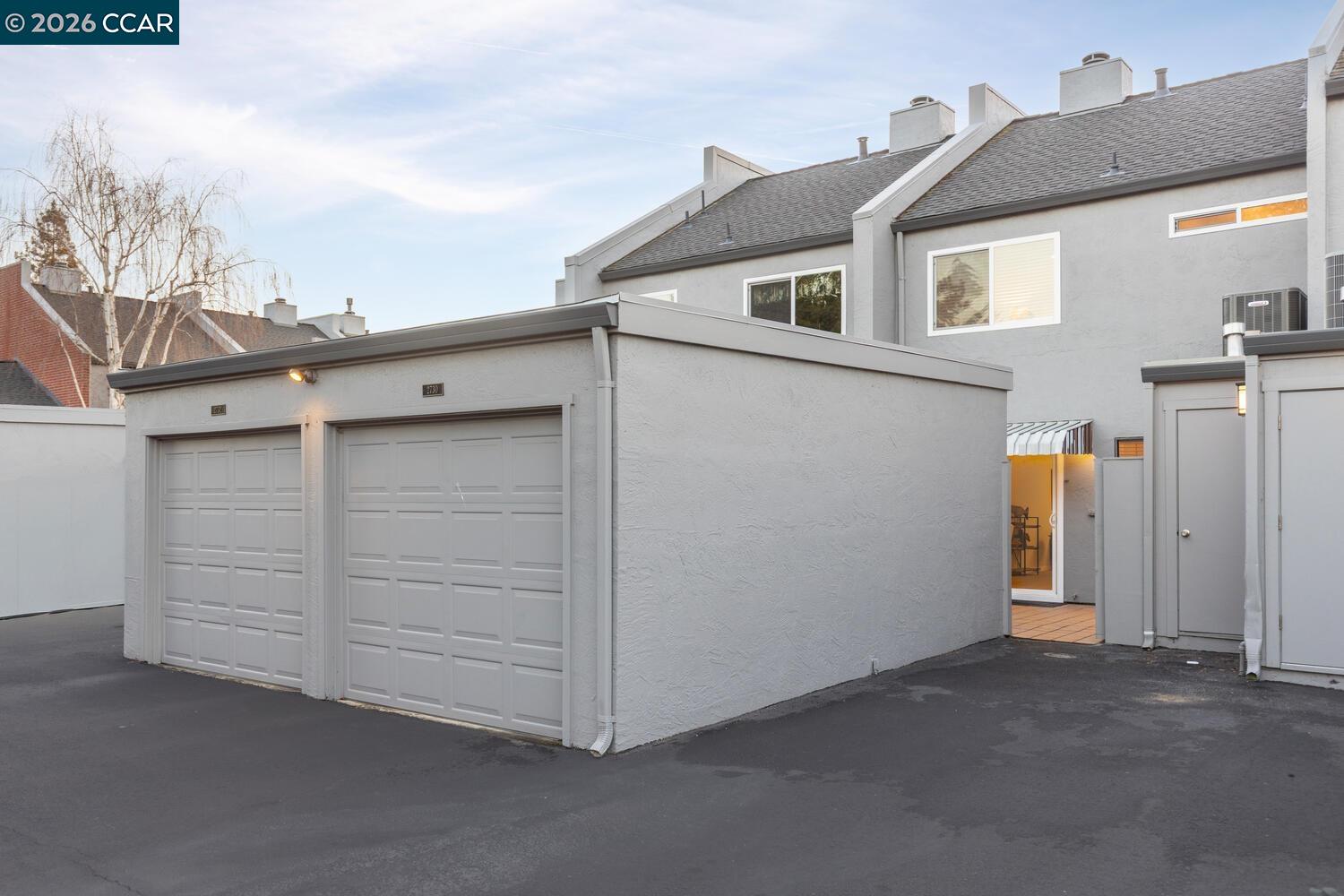 Detail Gallery Image 6 of 28 For 2730 Walnut Boulevard, Walnut Creek,  CA 94506 - 2 Beds | 2 Baths