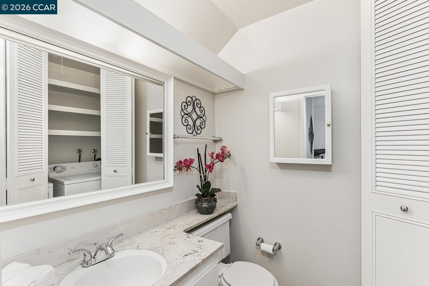 Detail Gallery Image 8 of 28 For 2730 Walnut Boulevard, Walnut Creek,  CA 94506 - 2 Beds | 2 Baths