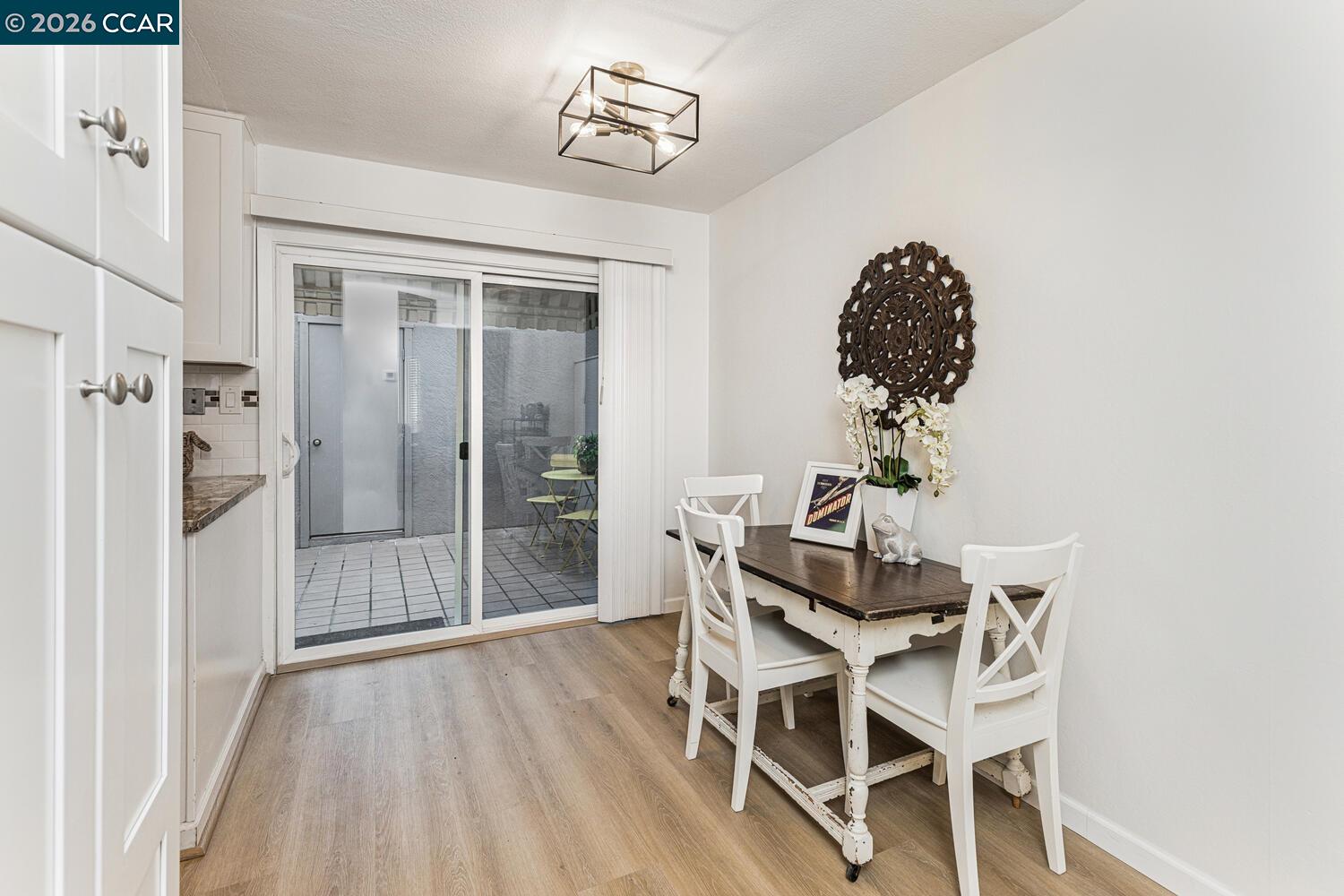 Detail Gallery Image 9 of 28 For 2730 Walnut Boulevard, Walnut Creek,  CA 94506 - 2 Beds | 2 Baths