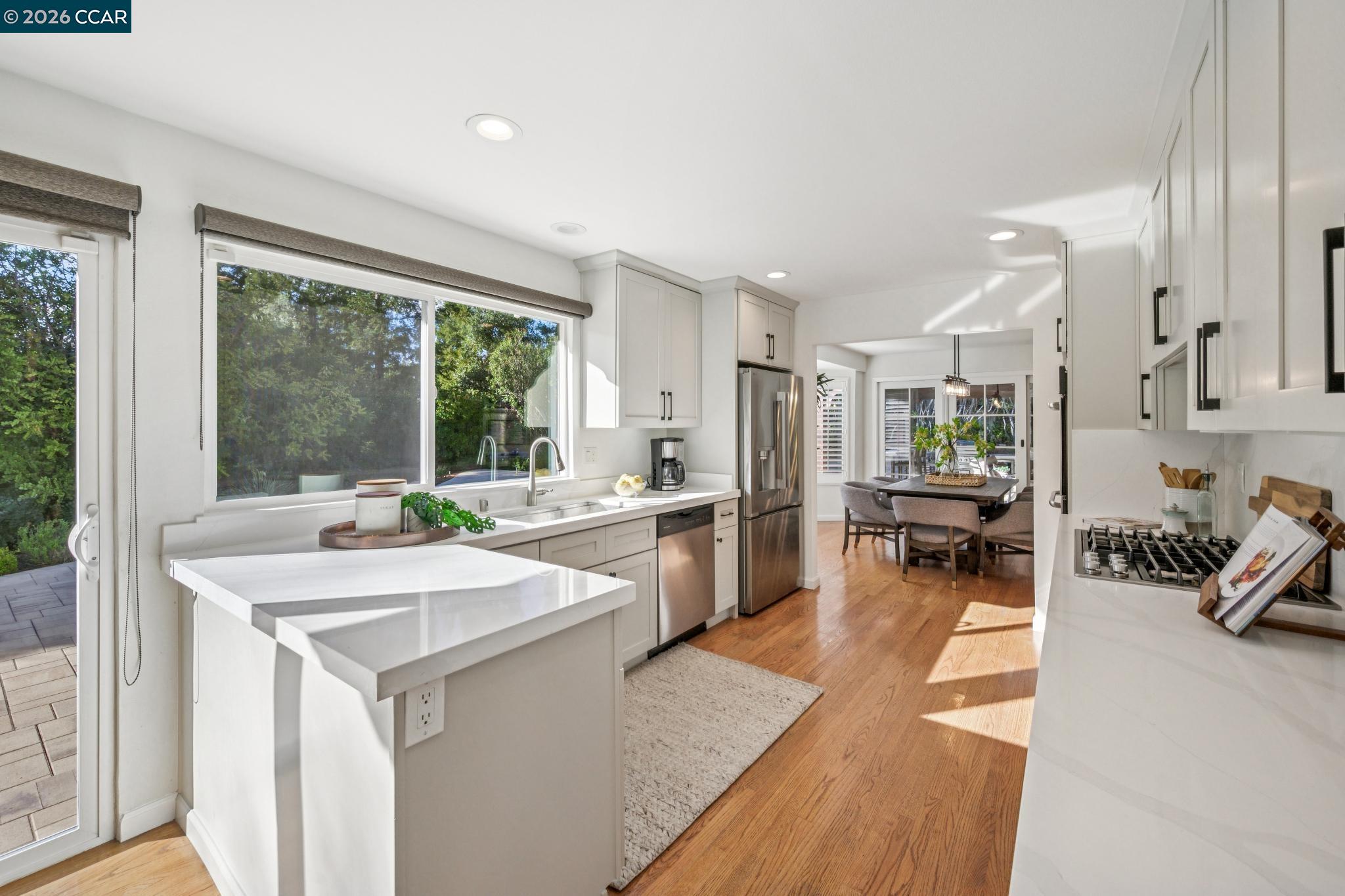 Detail Gallery Image 13 of 49 For 131 Pebble Ln, Alamo,  CA 94507 - 5 Beds | 3 Baths