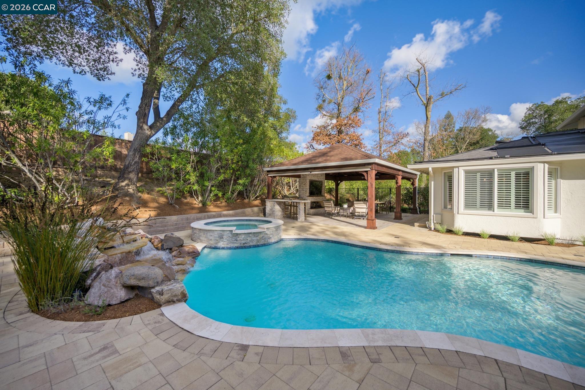 Detail Gallery Image 31 of 49 For 131 Pebble Ln, Alamo,  CA 94507 - 5 Beds | 3 Baths