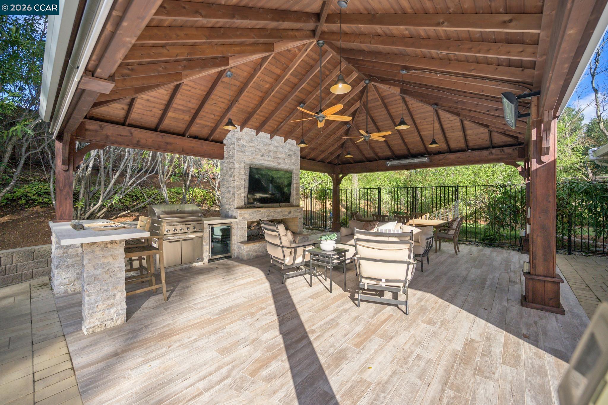 Detail Gallery Image 33 of 49 For 131 Pebble Ln, Alamo,  CA 94507 - 5 Beds | 3 Baths