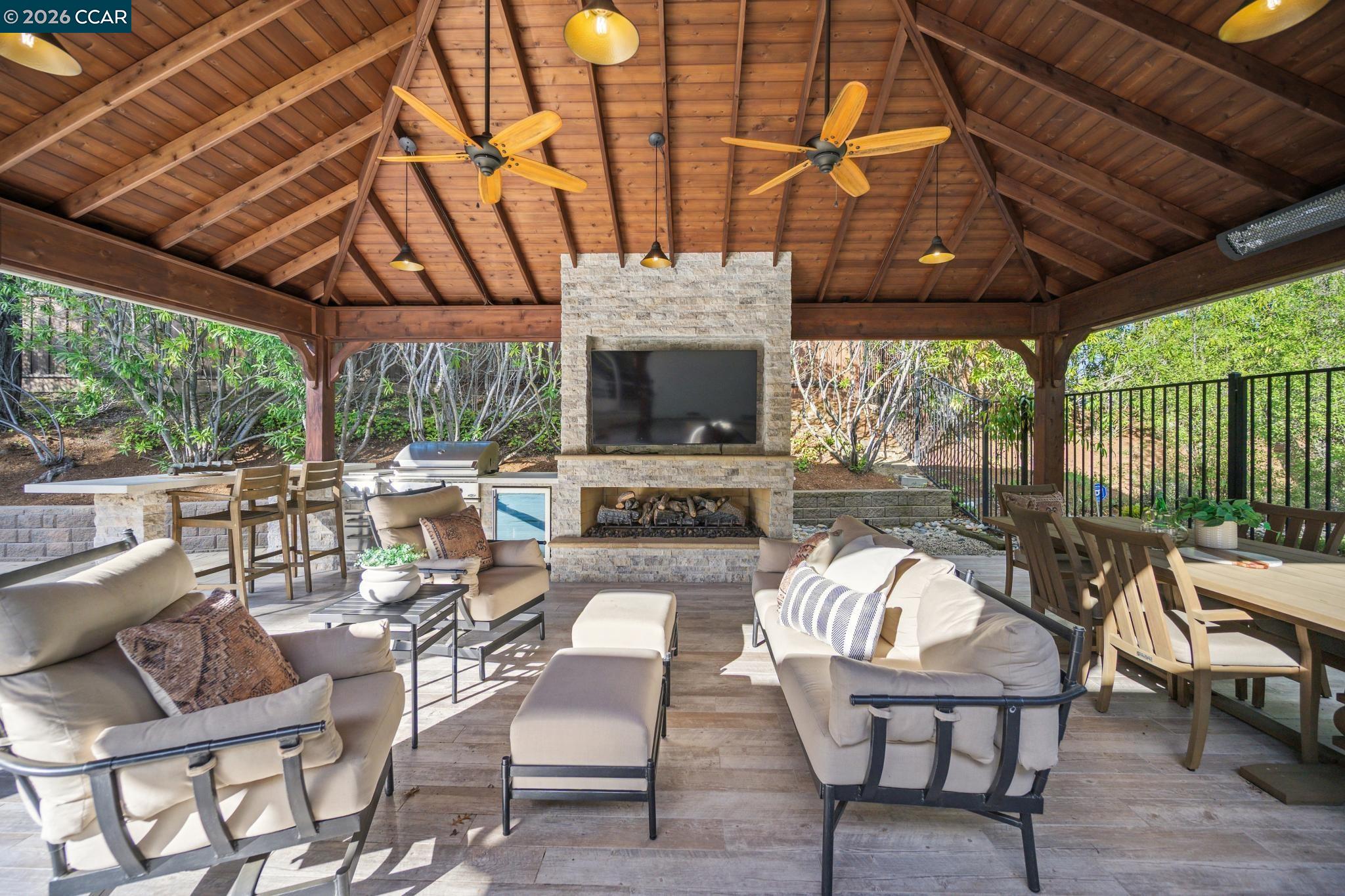 Detail Gallery Image 34 of 49 For 131 Pebble Ln, Alamo,  CA 94507 - 5 Beds | 3 Baths