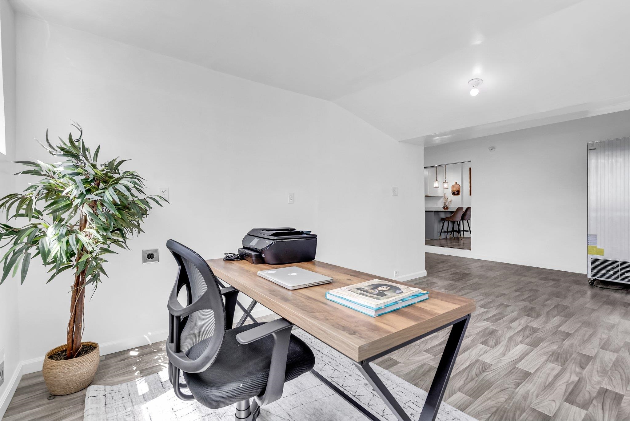 Detail Gallery Image 13 of 39 For 2350 W Shell Ave, Martinez,  CA 94553 - 4 Beds | 2 Baths