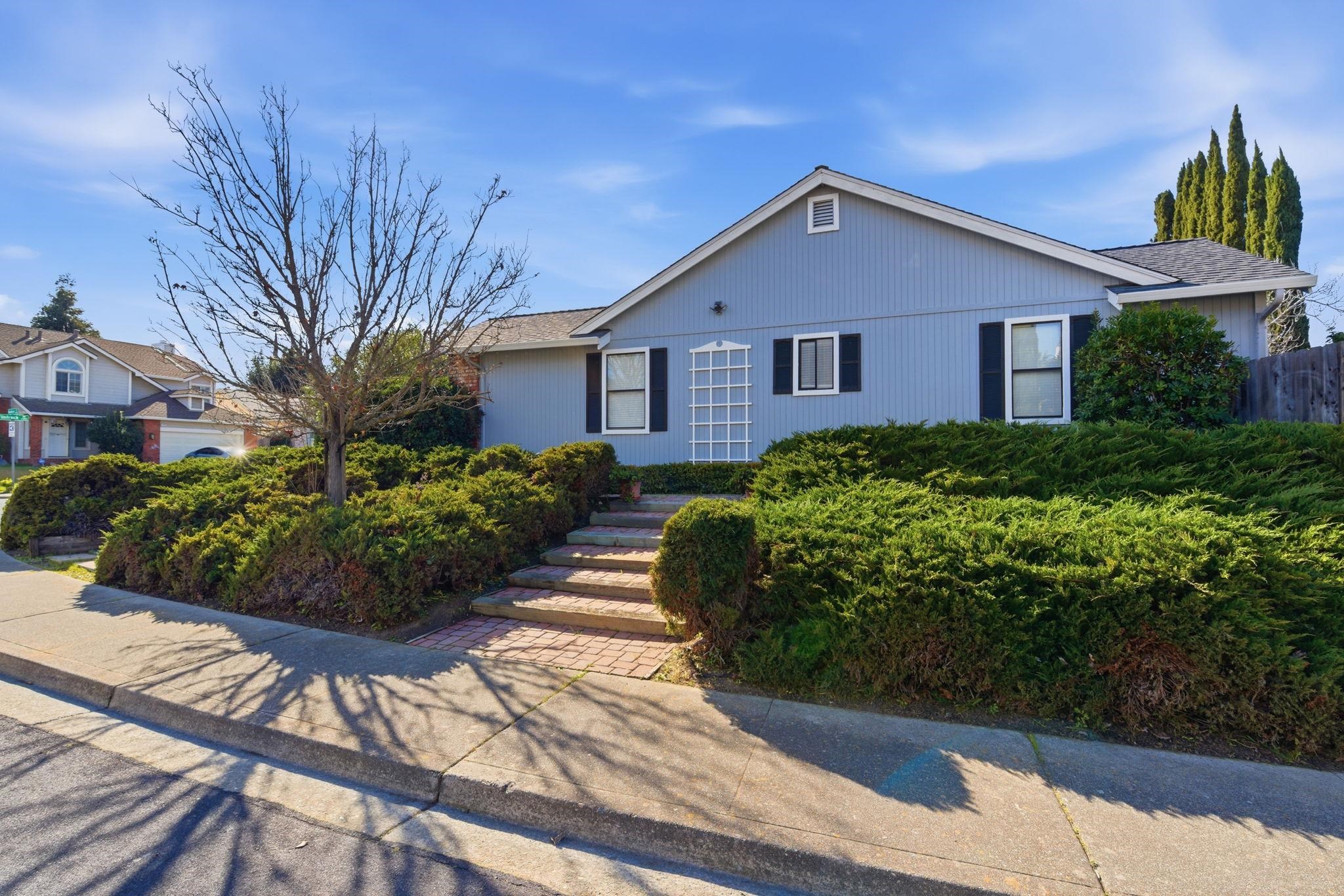 Detail Gallery Image 3 of 50 For 1009 Flintrock Dr, Antioch,  CA 94509 - 3 Beds | 2 Baths