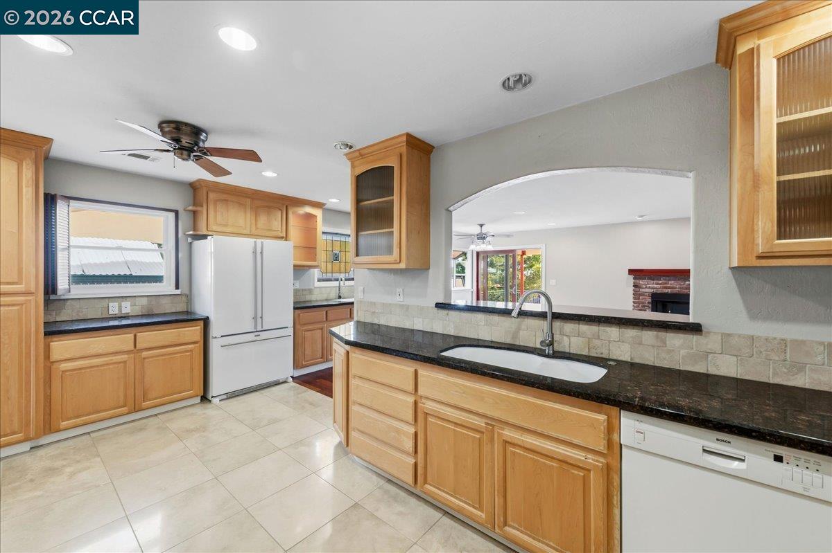 Detail Gallery Image 13 of 34 For 4337 Scenic Ave, Pittsburg,  CA 94565 - 3 Beds | 2 Baths