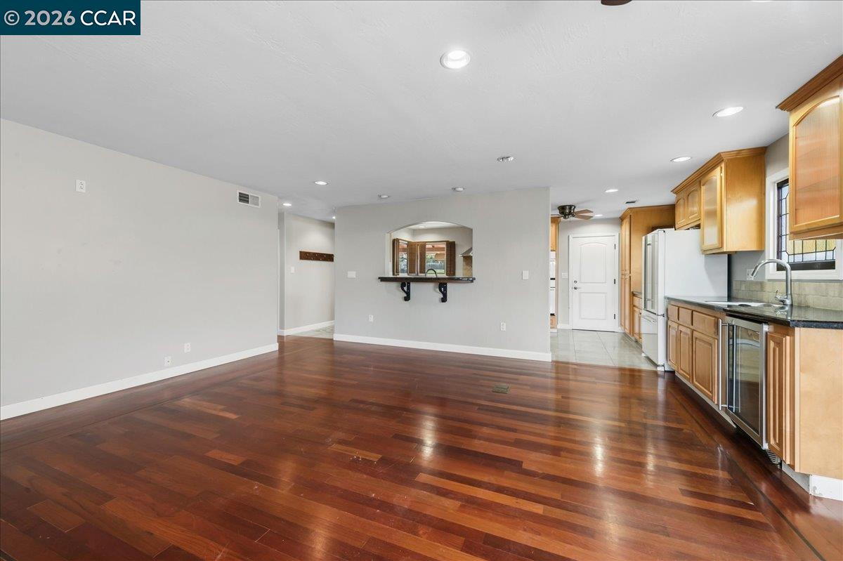 Detail Gallery Image 3 of 34 For 4337 Scenic Ave, Pittsburg,  CA 94565 - 3 Beds | 2 Baths