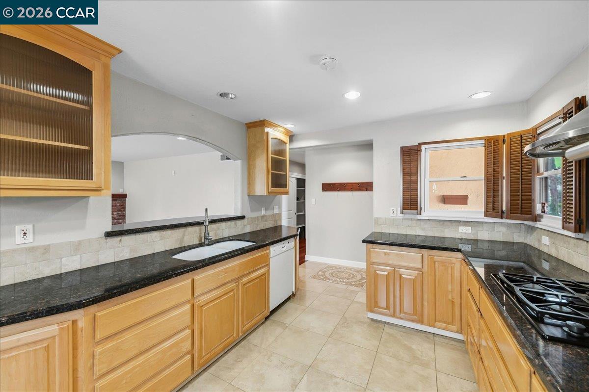 Detail Gallery Image 6 of 34 For 4337 Scenic Ave, Pittsburg,  CA 94565 - 3 Beds | 2 Baths