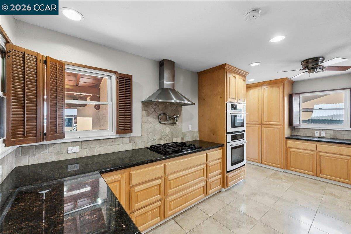 Detail Gallery Image 8 of 34 For 4337 Scenic Ave, Pittsburg,  CA 94565 - 3 Beds | 2 Baths