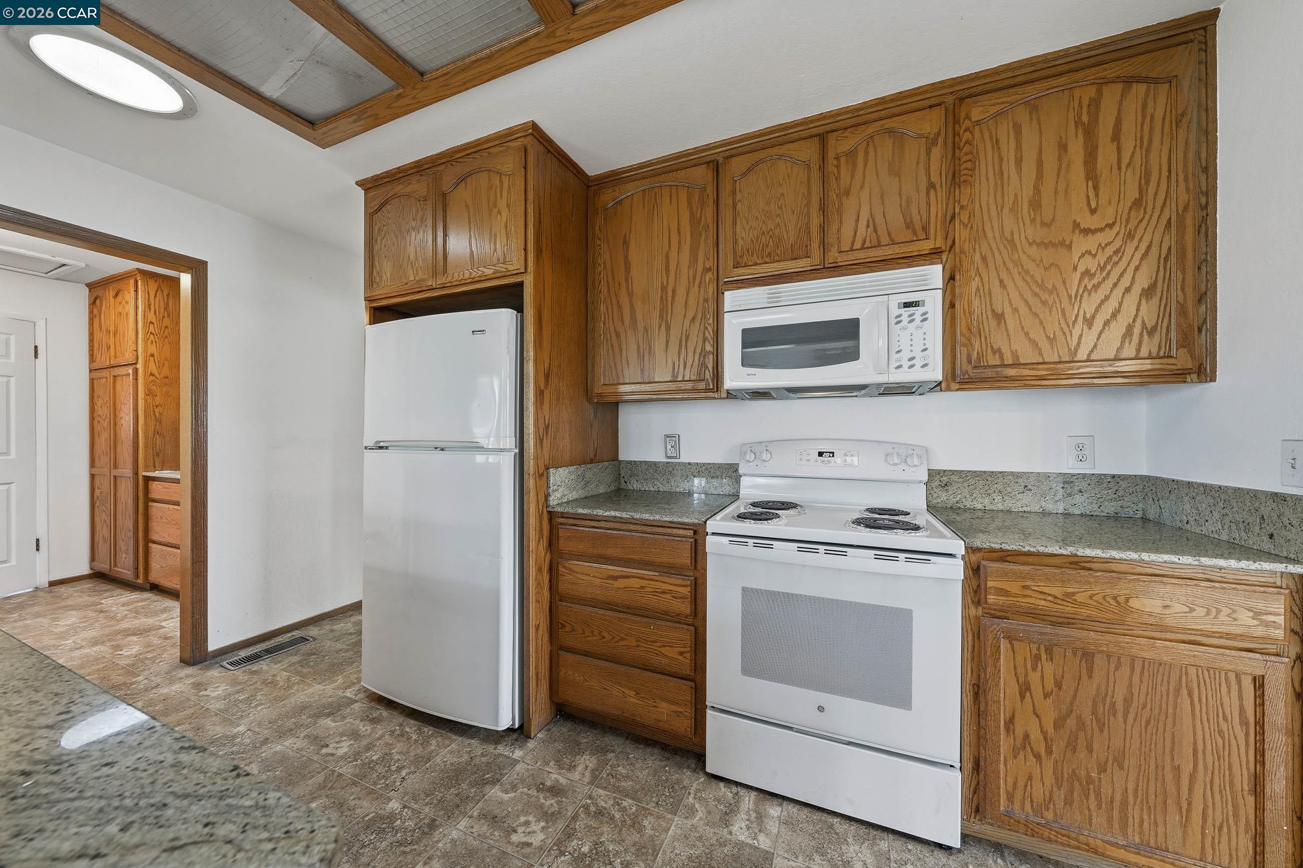 Detail Gallery Image 6 of 24 For 15420 Rumsey Rd, Clearlake,  CA 95422 - 3 Beds | 2 Baths