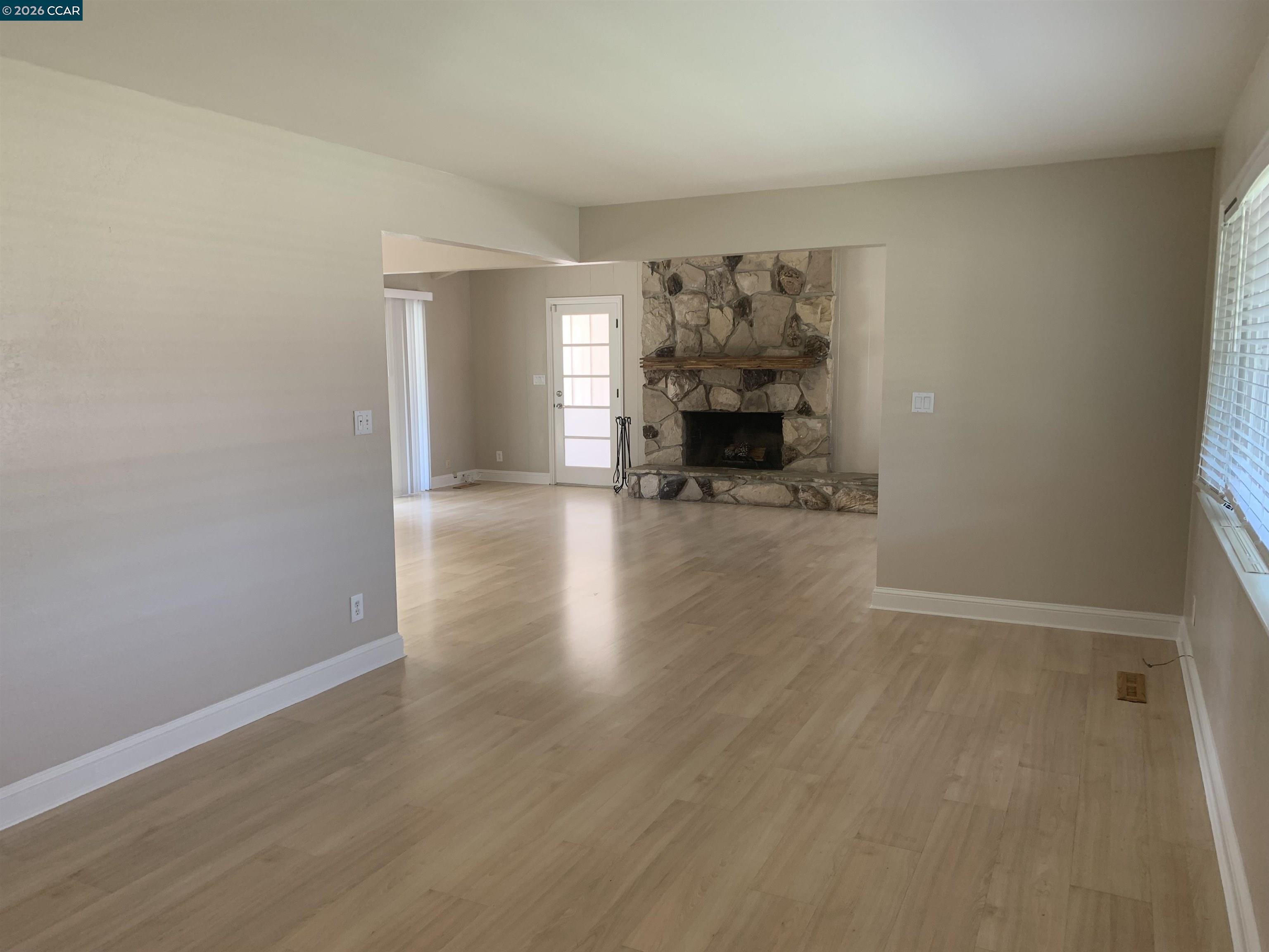 Detail Gallery Image 2 of 33 For 1608 Claycord Ave, Concord,  CA 94521 - 3 Beds | 2 Baths