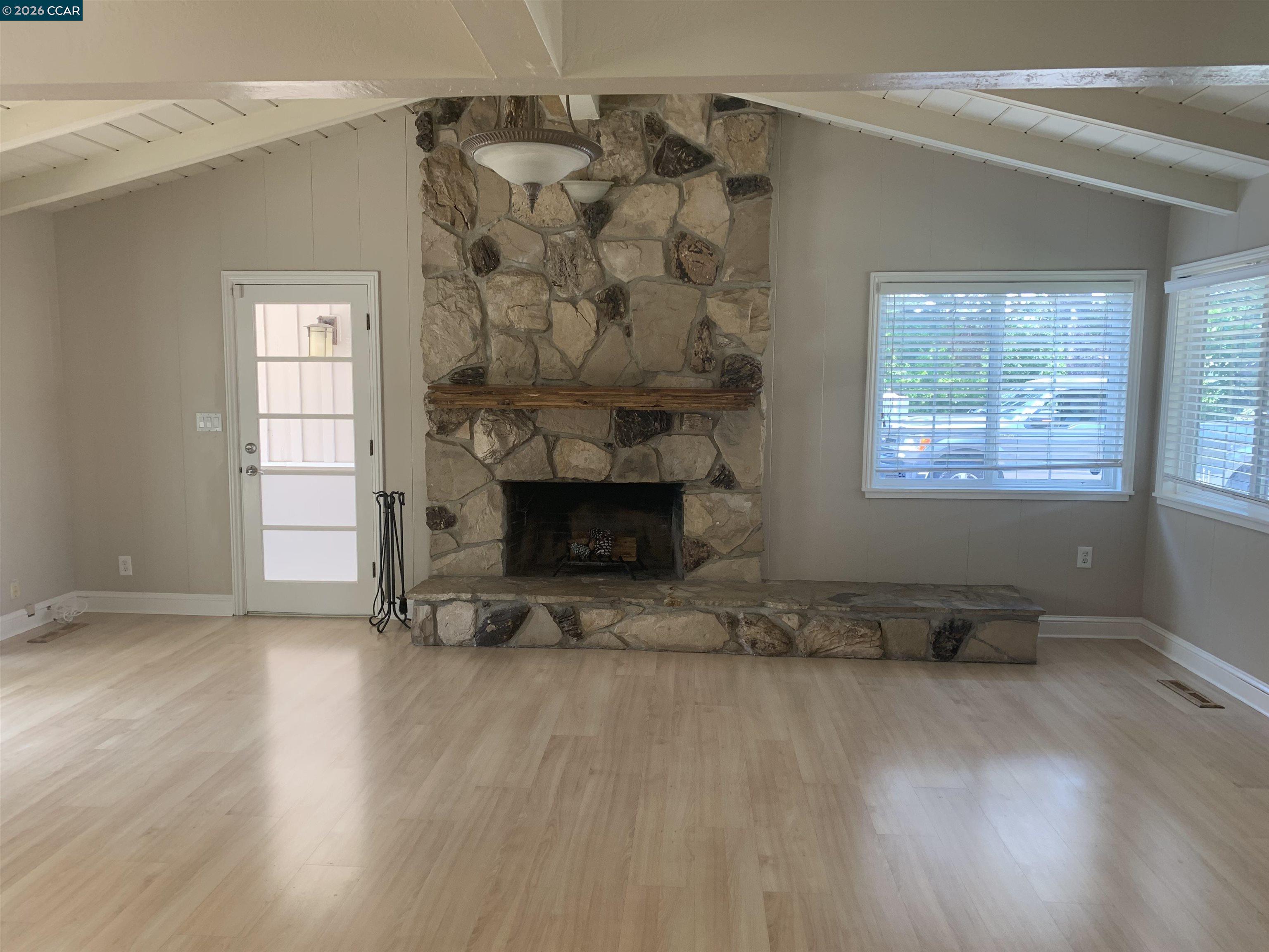 Detail Gallery Image 11 of 33 For 1608 Claycord Ave, Concord,  CA 94521 - 3 Beds | 2 Baths