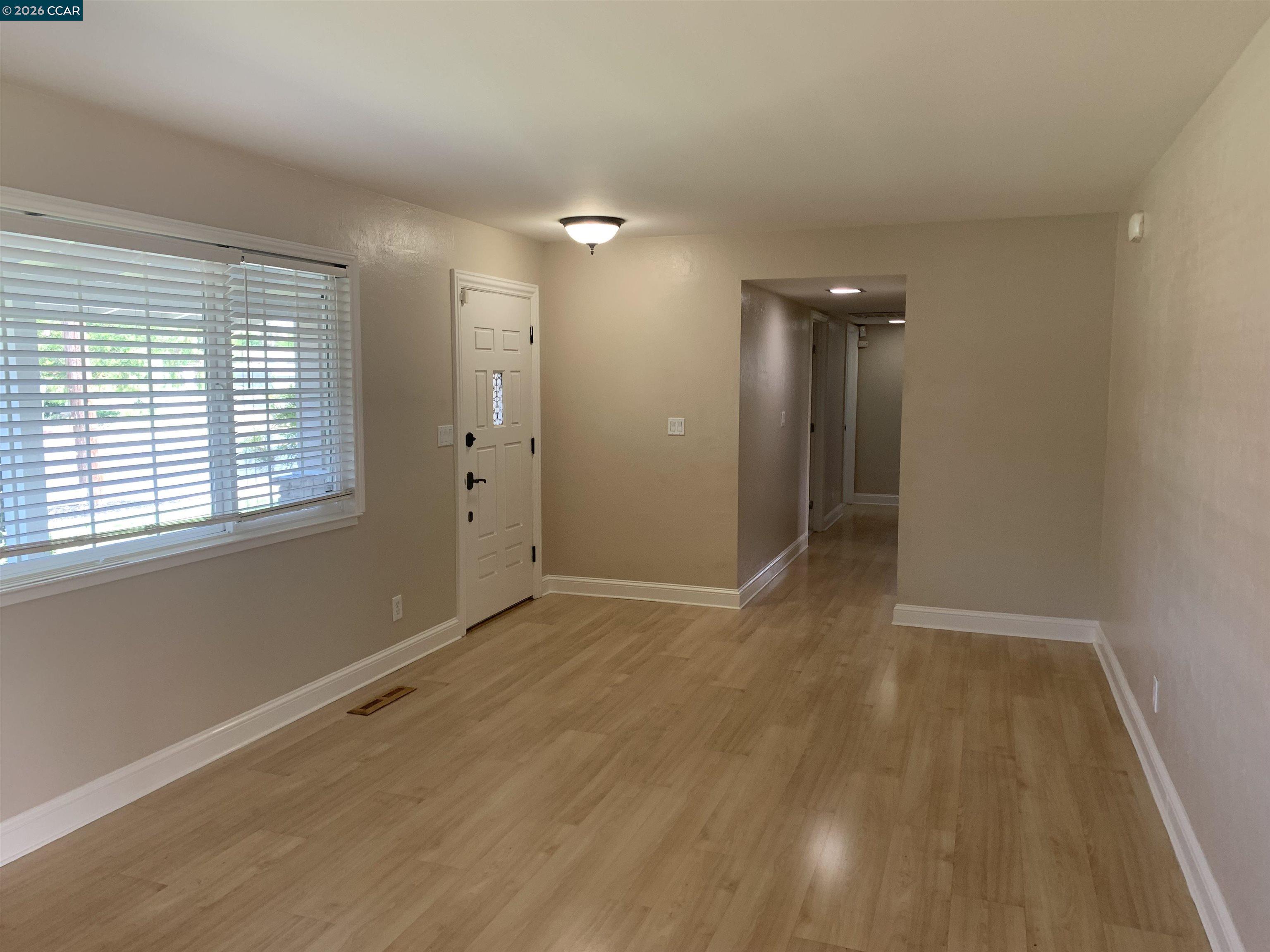 Detail Gallery Image 3 of 33 For 1608 Claycord Ave, Concord,  CA 94521 - 3 Beds | 2 Baths