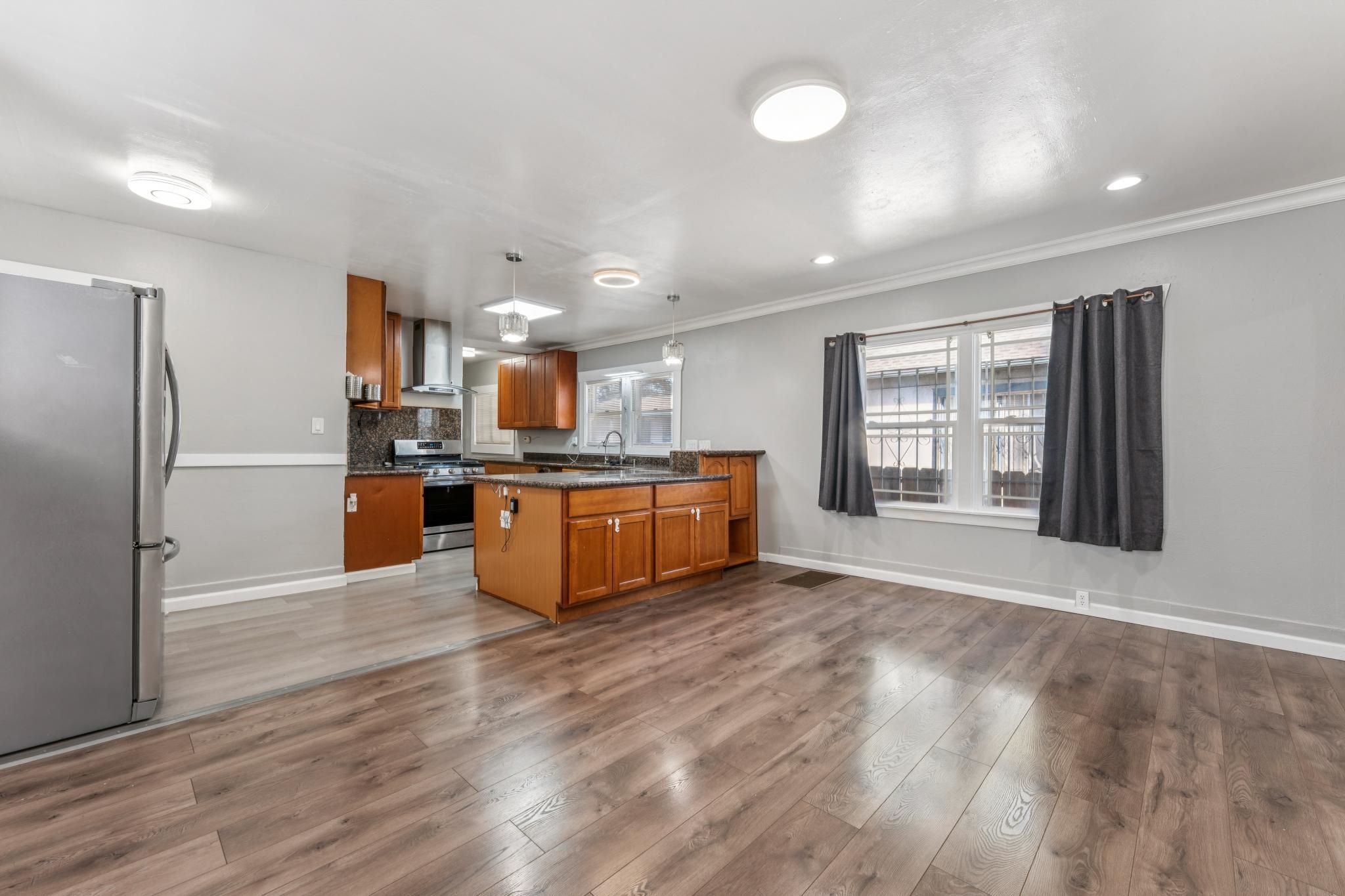 Detail Gallery Image 11 of 60 For 1433 56th Ave, Oakland,  CA 94621 - 3 Beds | 2 Baths