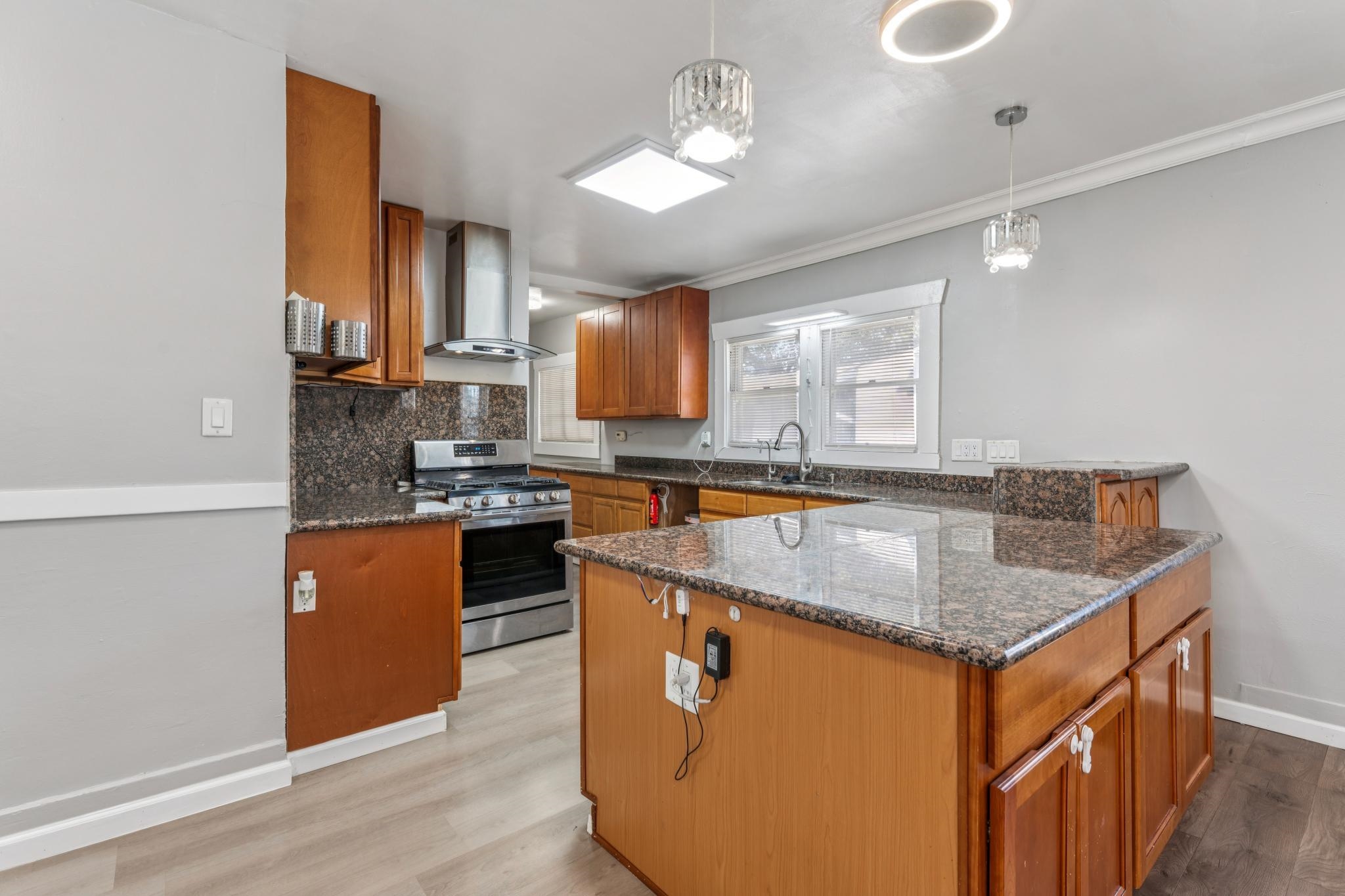 Detail Gallery Image 16 of 60 For 1433 56th Ave, Oakland,  CA 94621 - 3 Beds | 2 Baths