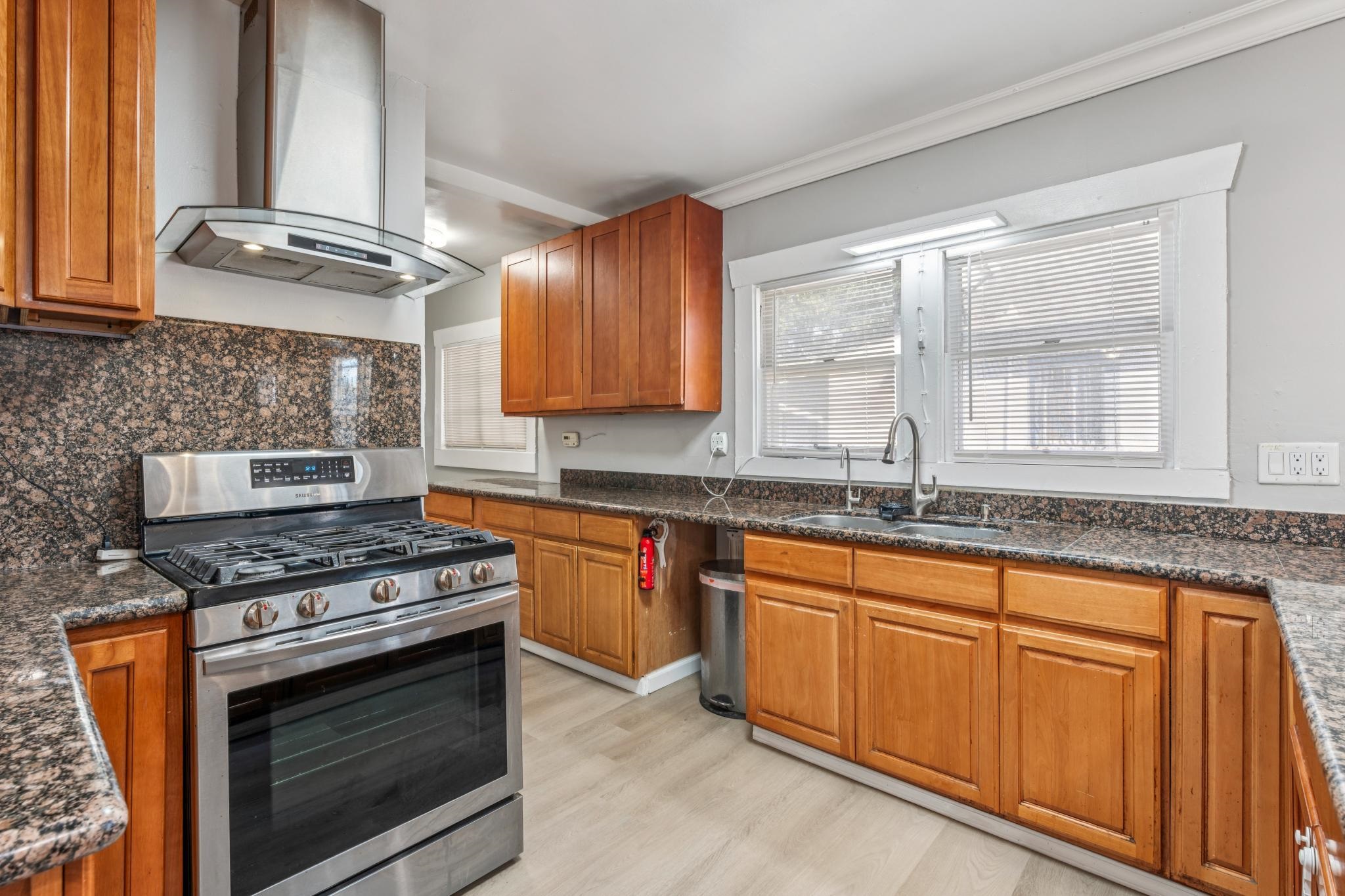 Detail Gallery Image 17 of 60 For 1433 56th Ave, Oakland,  CA 94621 - 3 Beds | 2 Baths