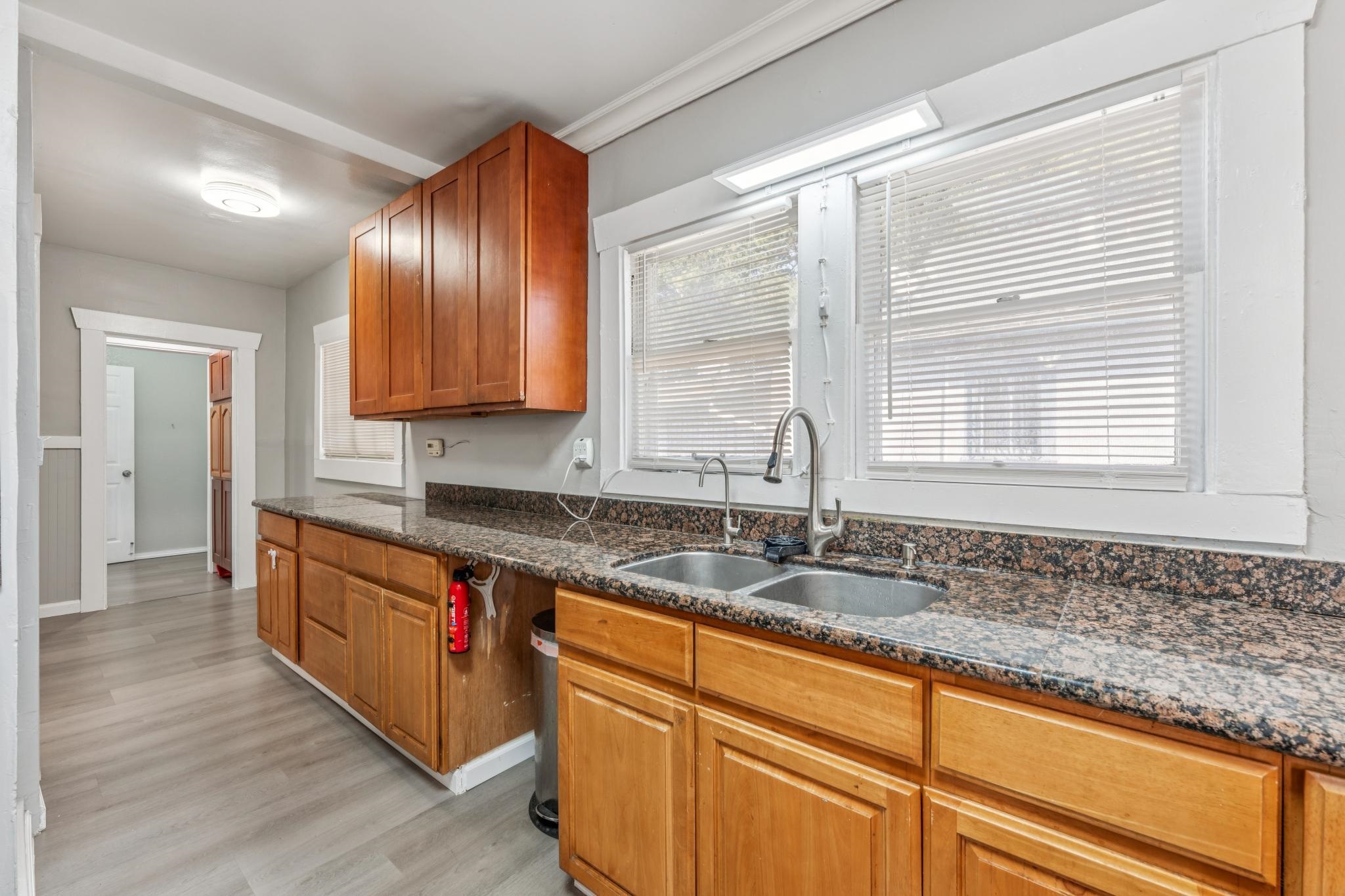 Detail Gallery Image 22 of 60 For 1433 56th Ave, Oakland,  CA 94621 - 3 Beds | 2 Baths