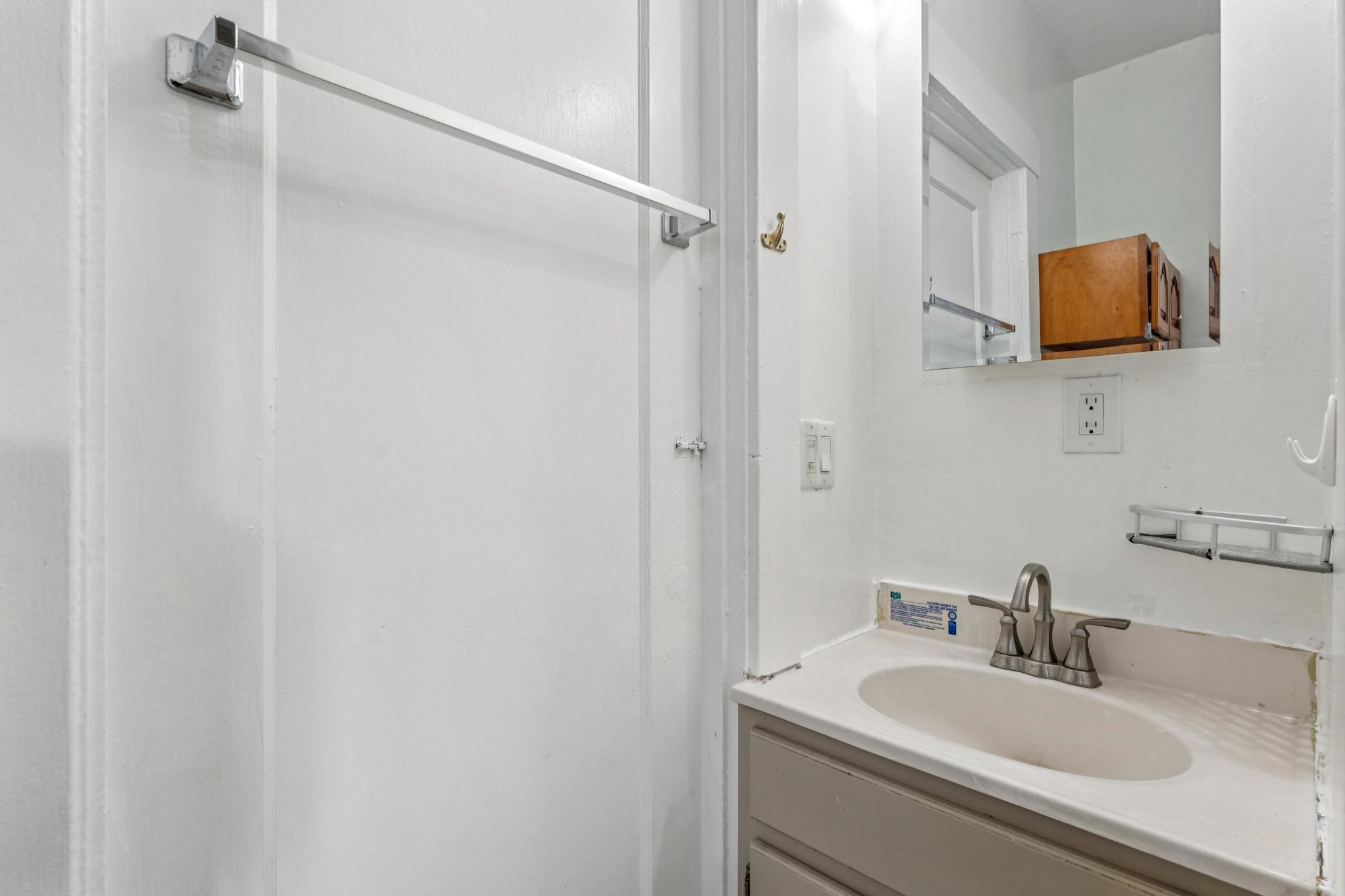Detail Gallery Image 29 of 60 For 1433 56th Ave, Oakland,  CA 94621 - 3 Beds | 2 Baths