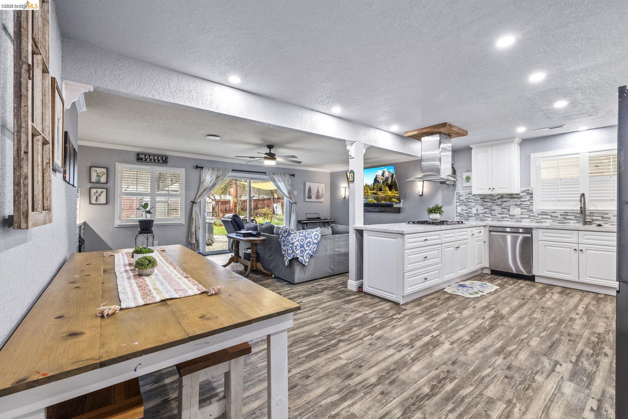 Detail Gallery Image 4 of 13 For 21708 Water Oak Dr, Sonora,  CA 95370 - 3 Beds | 2/1 Baths