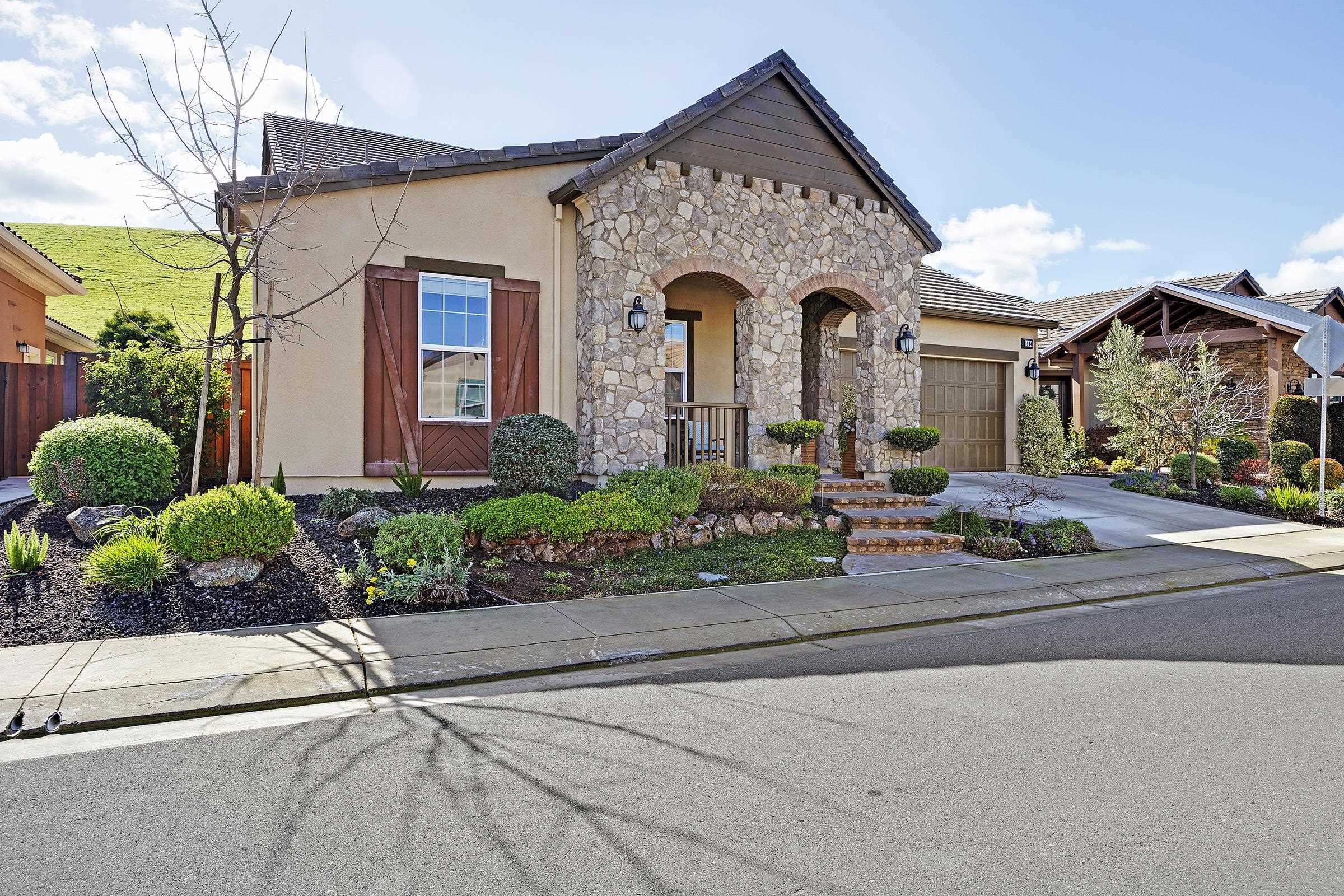 Detail Gallery Image 2 of 60 For 1994 Andalucia Ln, Brentwood,  CA 94513 - 2 Beds | 2/1 Baths