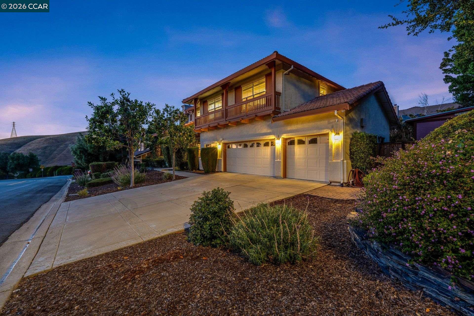 Detail Gallery Image 4 of 53 For 1105 Peacock Creek Drive, Clayton,  CA 94517 - 5 Beds | 3/1 Baths