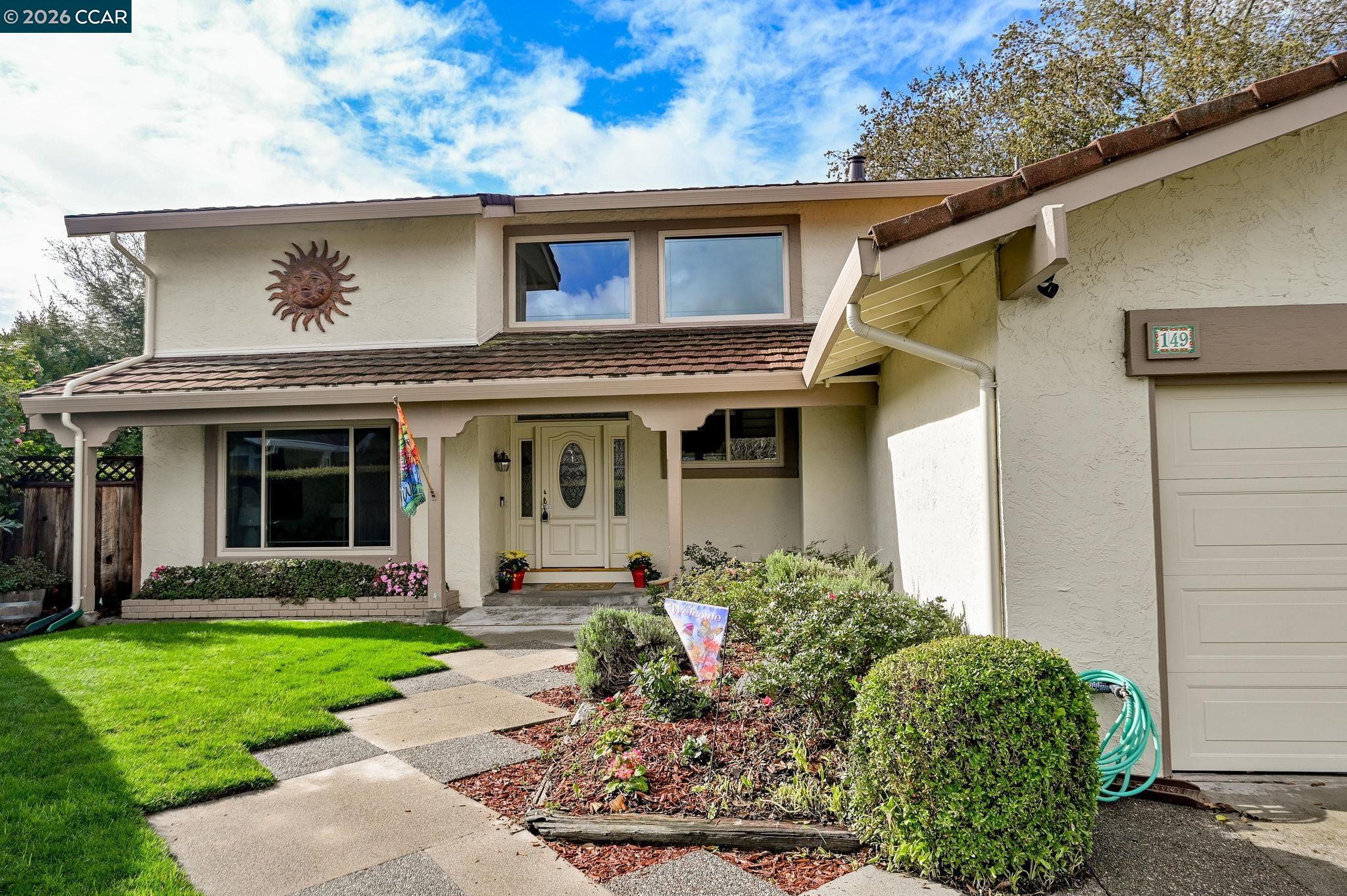 Detail Gallery Image 2 of 21 For 149 Saint Francis Ct, Danville,  CA 94526 - 5 Beds | 2/1 Baths