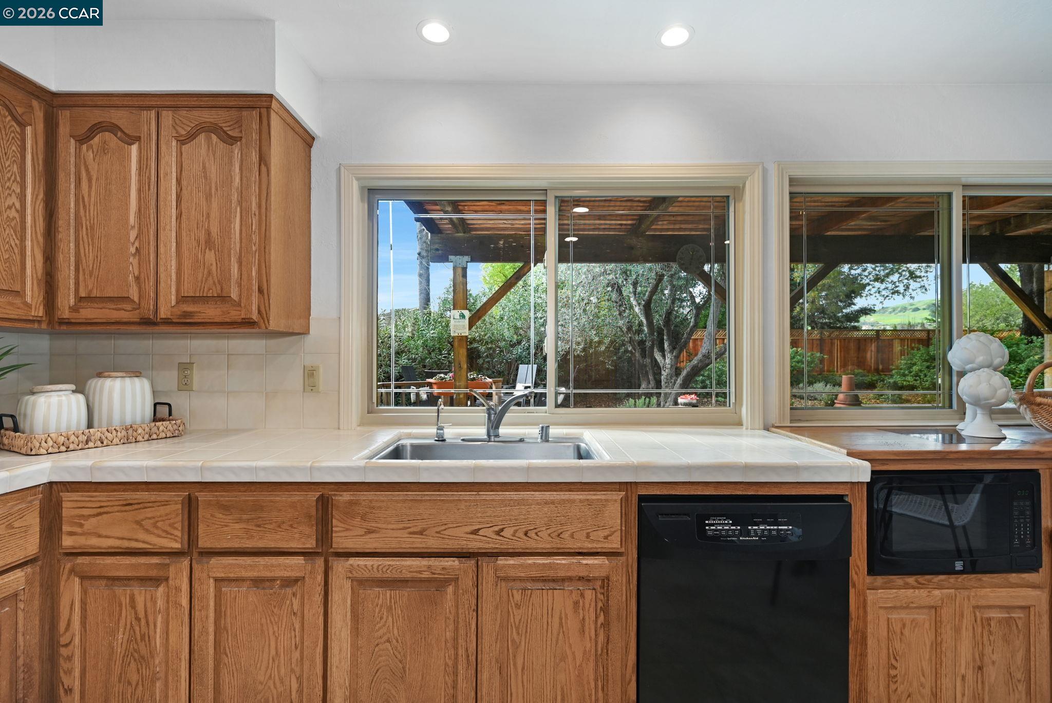 Detail Gallery Image 12 of 21 For 149 Saint Francis Ct, Danville,  CA 94526 - 5 Beds | 2/1 Baths