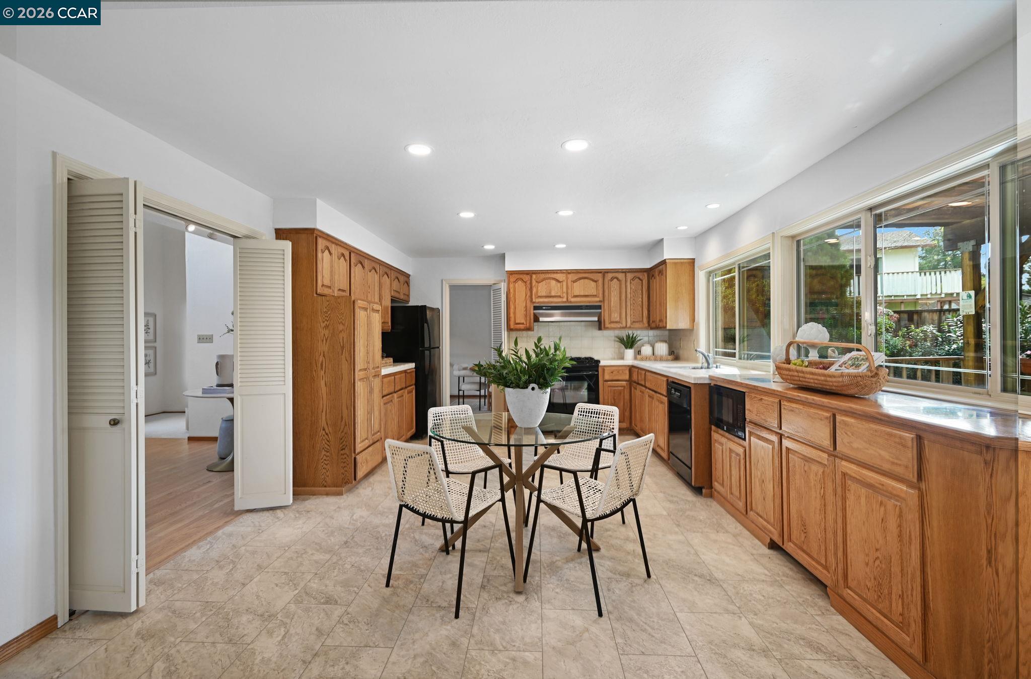 Detail Gallery Image 10 of 21 For 149 Saint Francis Ct, Danville,  CA 94526 - 5 Beds | 2/1 Baths