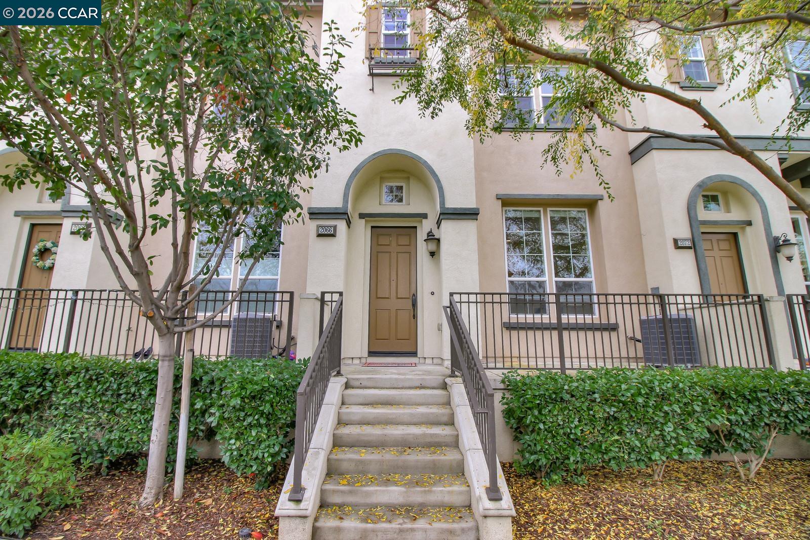 Detail Gallery Image 2 of 43 For 2066 Mendocino Ln, San Jose,  CA 95124 - 3 Beds | 2/1 Baths