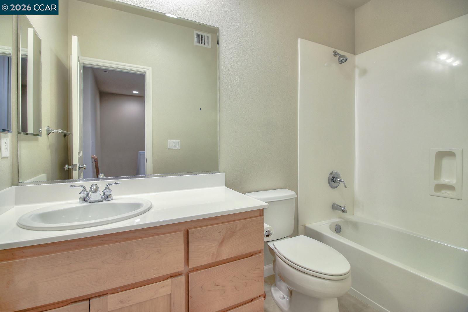 Detail Gallery Image 40 of 43 For 2066 Mendocino Ln, San Jose,  CA 95124 - 3 Beds | 2/1 Baths