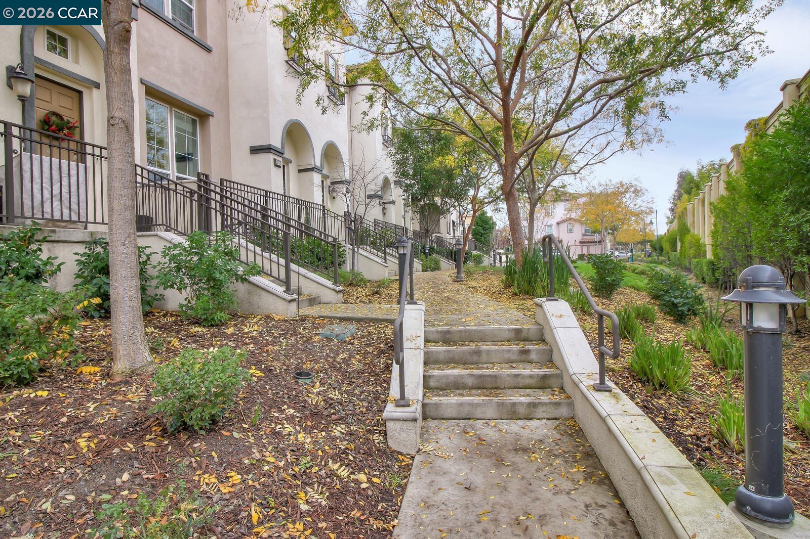 Detail Gallery Image 5 of 43 For 2066 Mendocino Ln, San Jose,  CA 95124 - 3 Beds | 2/1 Baths