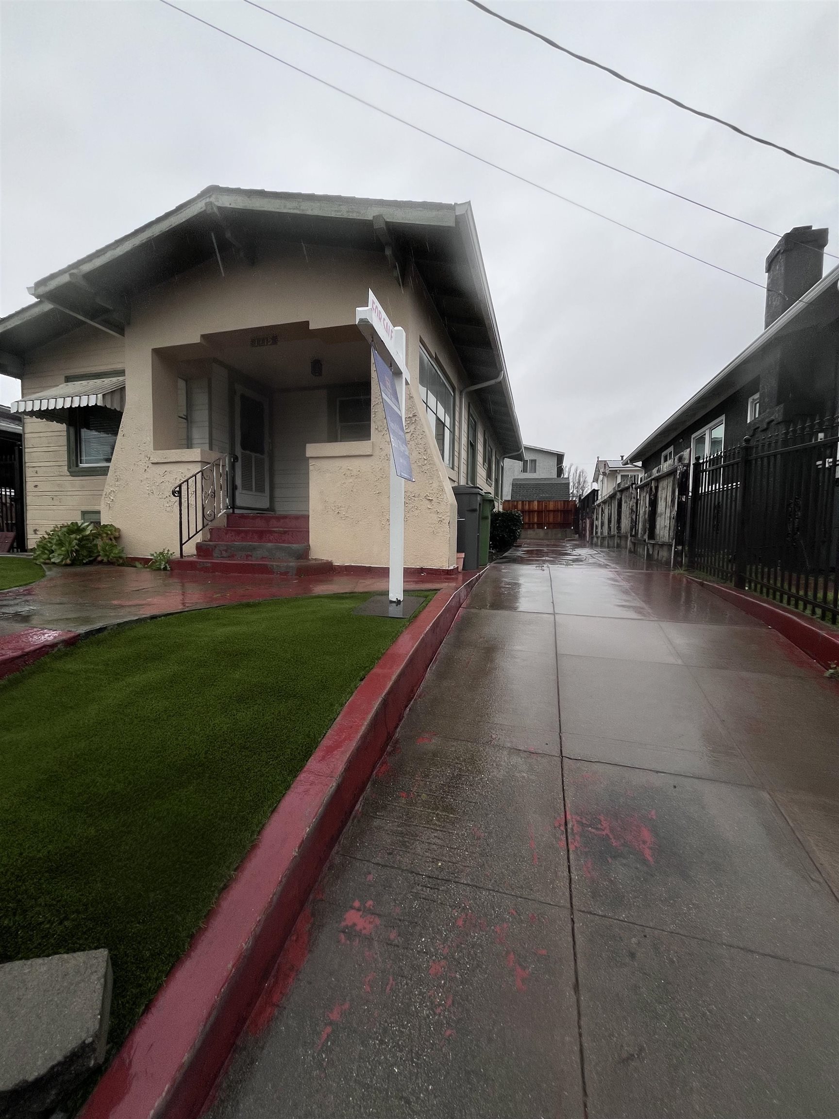 Detail Gallery Image 3 of 6 For 1715 87th Ave, Oakland,  CA 94621 - 2 Beds | 1 Baths