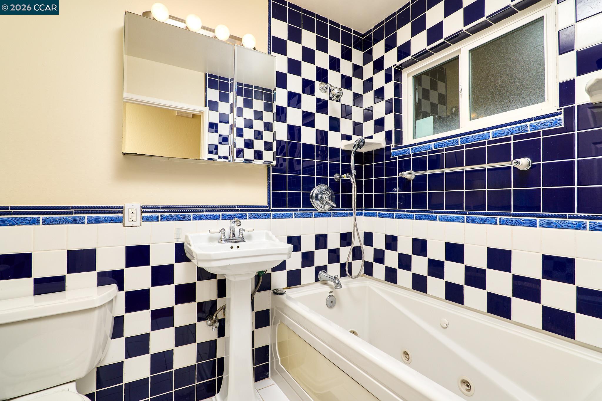 Detail Gallery Image 14 of 26 For 300 College Ave, Vallejo,  CA 94589 - 3 Beds | 2 Baths