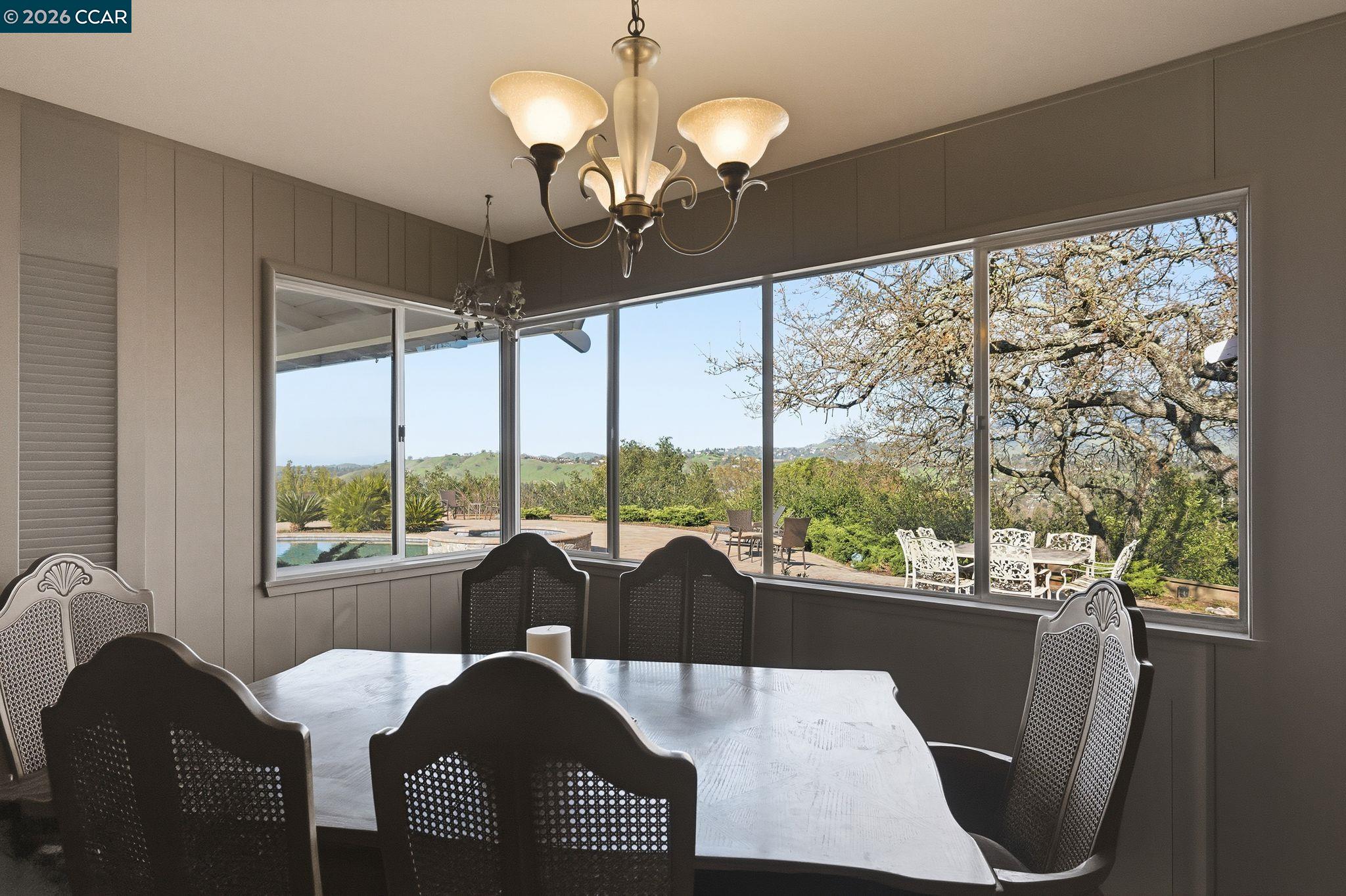 Detail Gallery Image 16 of 57 For 300 Oak View Ter, Danville,  CA 94526 - 4 Beds | 2/1 Baths