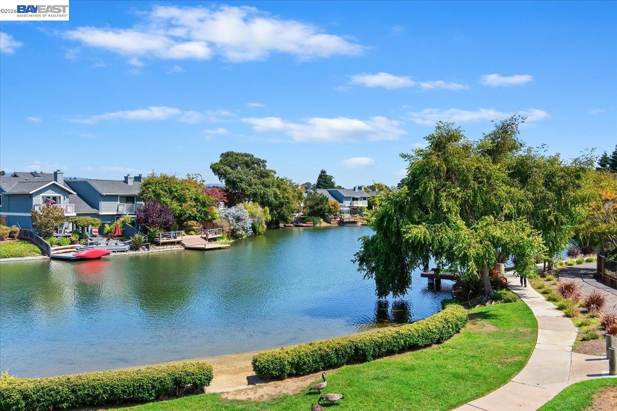 Detail Gallery Image 2 of 37 For 137 Parfait Ln, Alameda,  CA 94502 - 3 Beds | 2 Baths