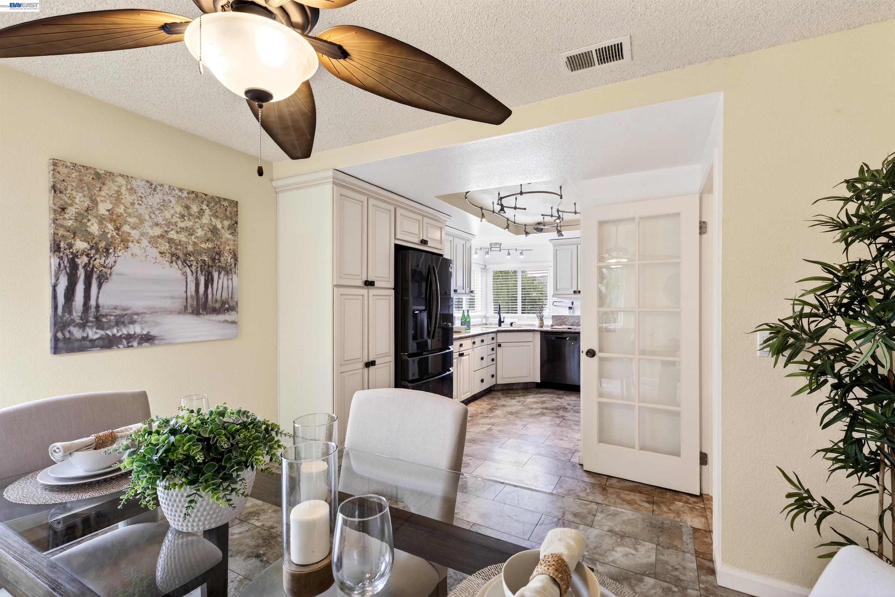 Detail Gallery Image 17 of 38 For 137 Parfait Ln, Alameda,  CA 94502 - 3 Beds | 2 Baths