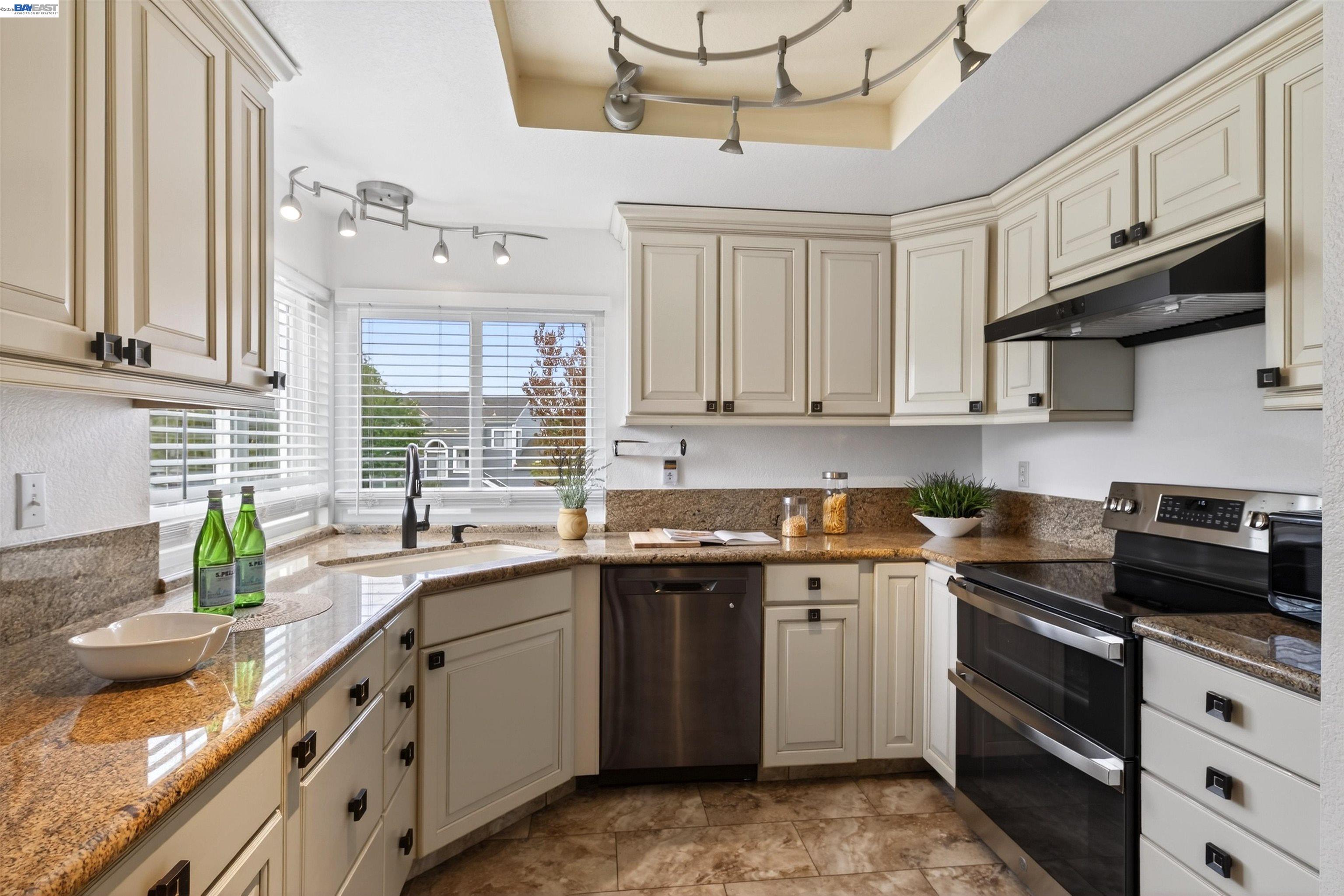 Detail Gallery Image 21 of 38 For 137 Parfait Ln, Alameda,  CA 94502 - 3 Beds | 2 Baths