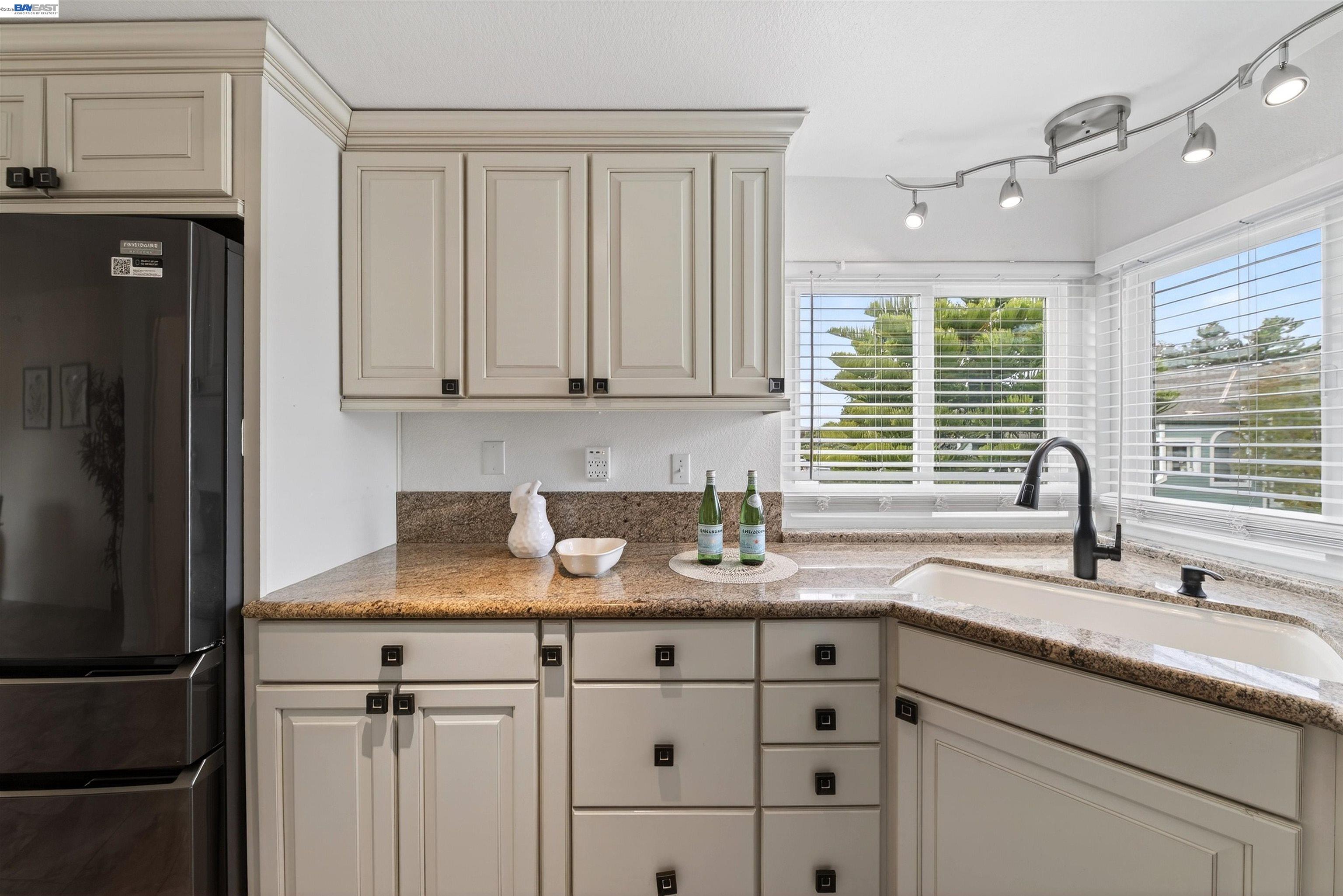 Detail Gallery Image 24 of 38 For 137 Parfait Ln, Alameda,  CA 94502 - 3 Beds | 2 Baths