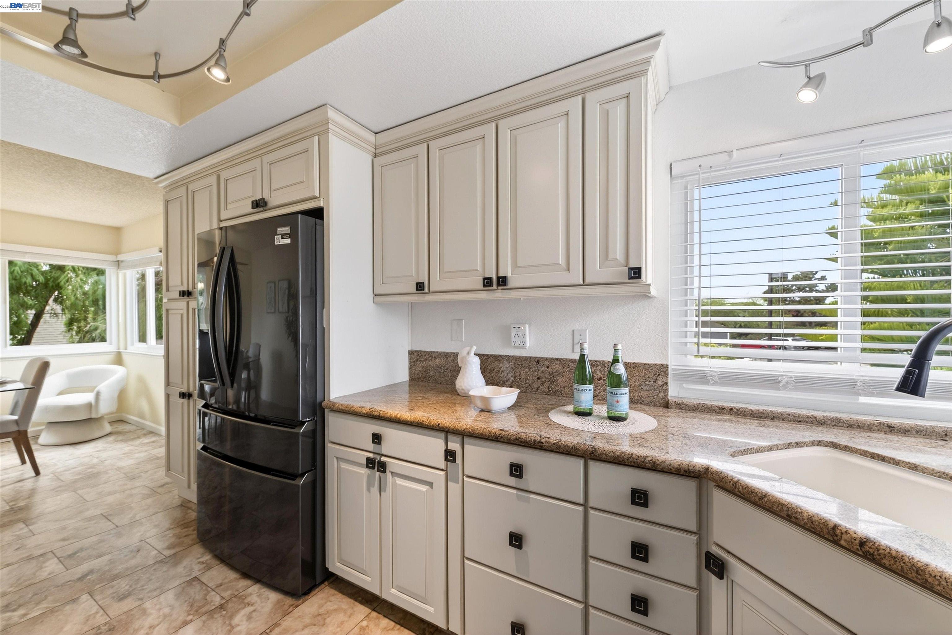 Detail Gallery Image 25 of 38 For 137 Parfait Ln, Alameda,  CA 94502 - 3 Beds | 2 Baths