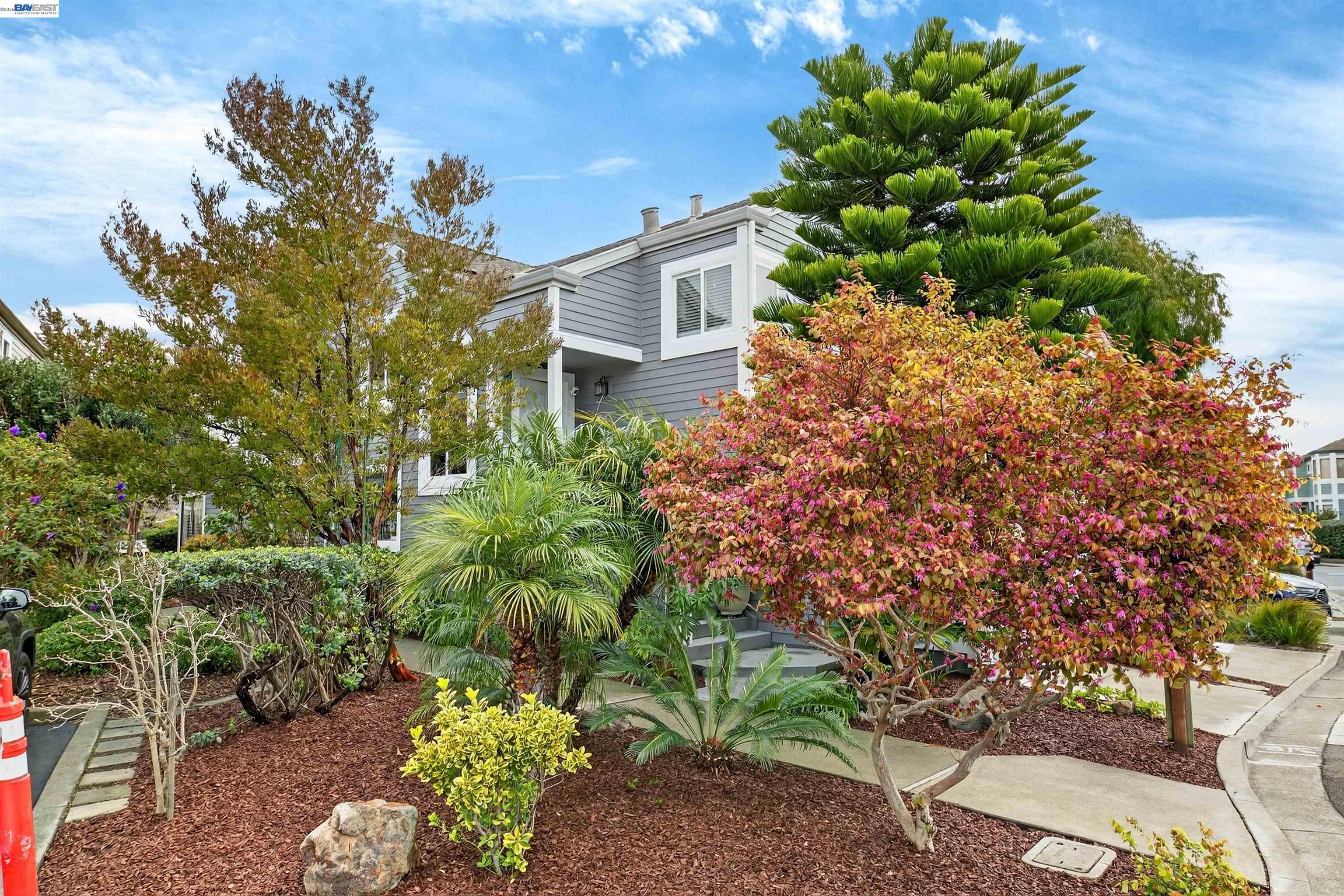 Detail Gallery Image 3 of 37 For 137 Parfait Ln, Alameda,  CA 94502 - 3 Beds | 2 Baths