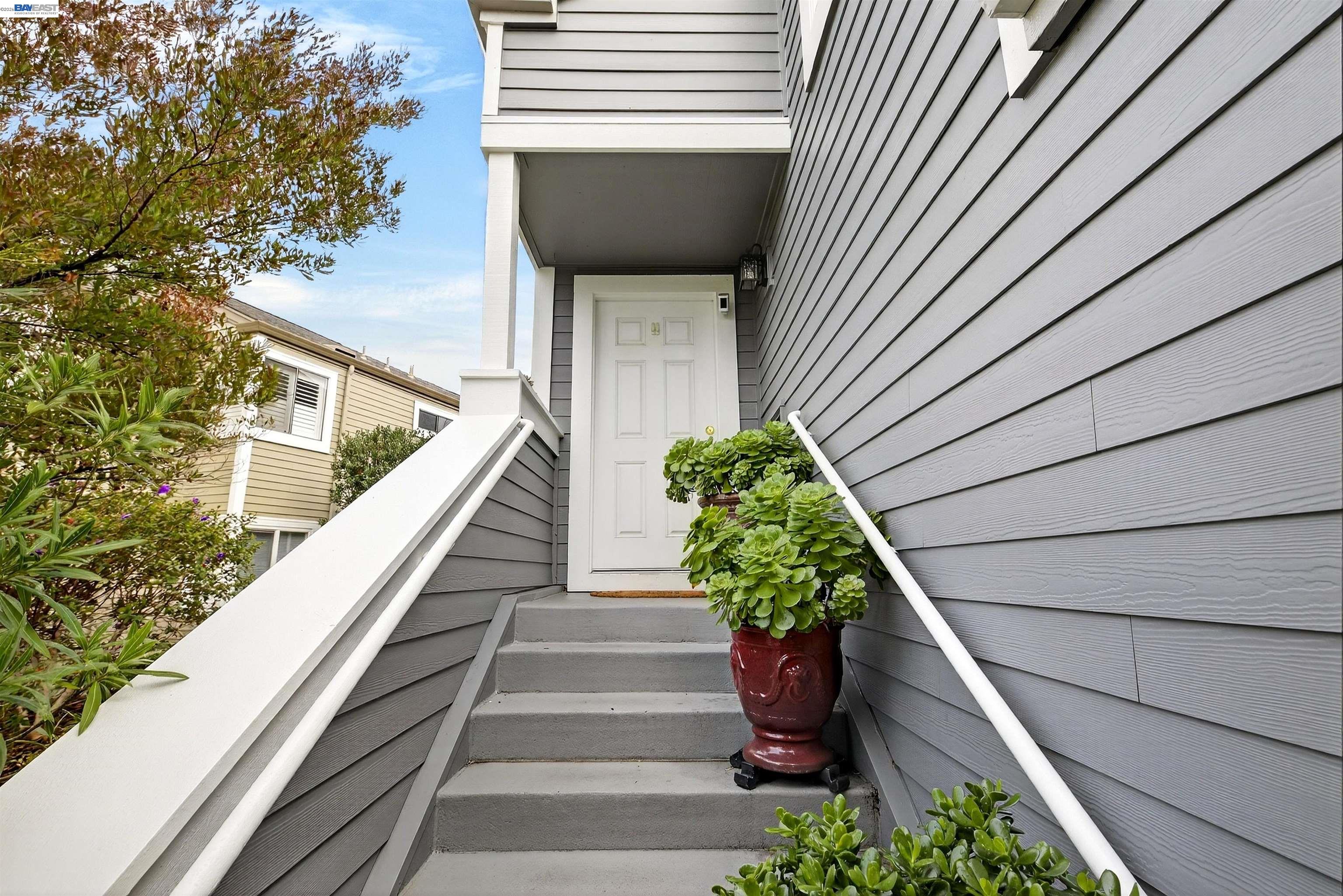 Detail Gallery Image 6 of 38 For 137 Parfait Ln, Alameda,  CA 94502 - 3 Beds | 2 Baths