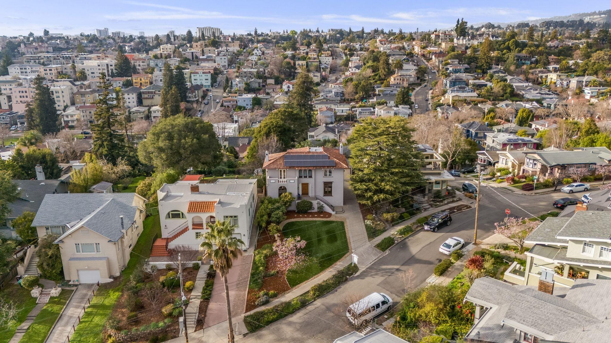 Detail Gallery Image 3 of 51 For 662 Calmar Ave., Oakland,  CA 94610 - 4 Beds | 2/1 Baths