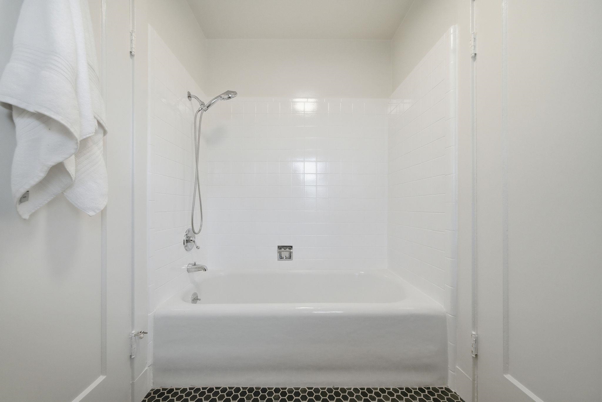 Detail Gallery Image 38 of 51 For 662 Calmar Ave., Oakland,  CA 94610 - 4 Beds | 2/1 Baths