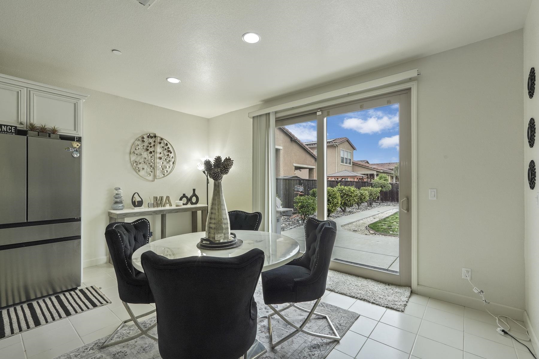 Detail Gallery Image 15 of 42 For 1140 Duomo Way, Manteca,  CA 95337 - 4 Beds | 3/1 Baths