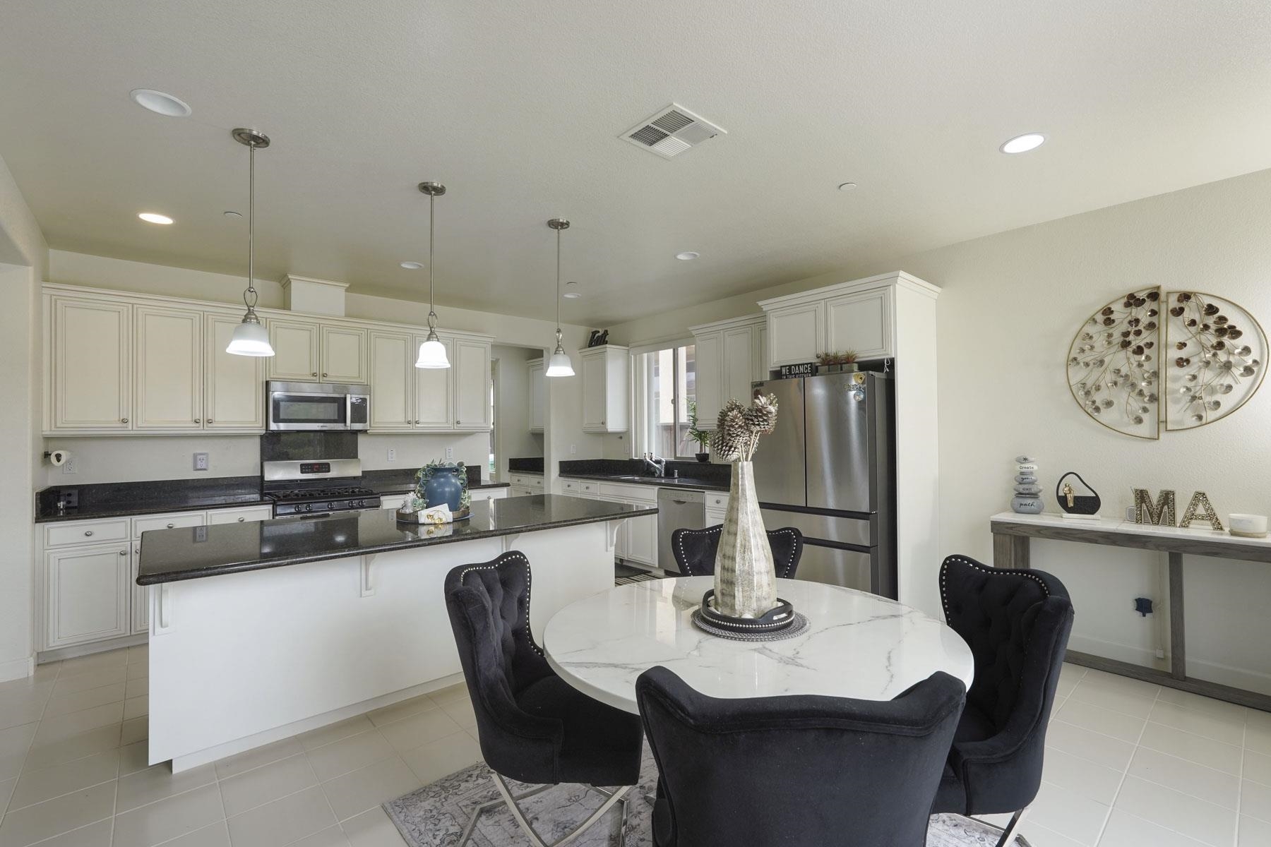 Detail Gallery Image 16 of 42 For 1140 Duomo Way, Manteca,  CA 95337 - 4 Beds | 3/1 Baths